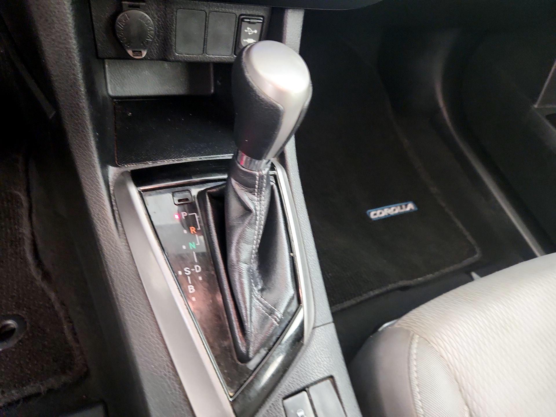 Thumbnail: 2015 Toyota Corolla - 17