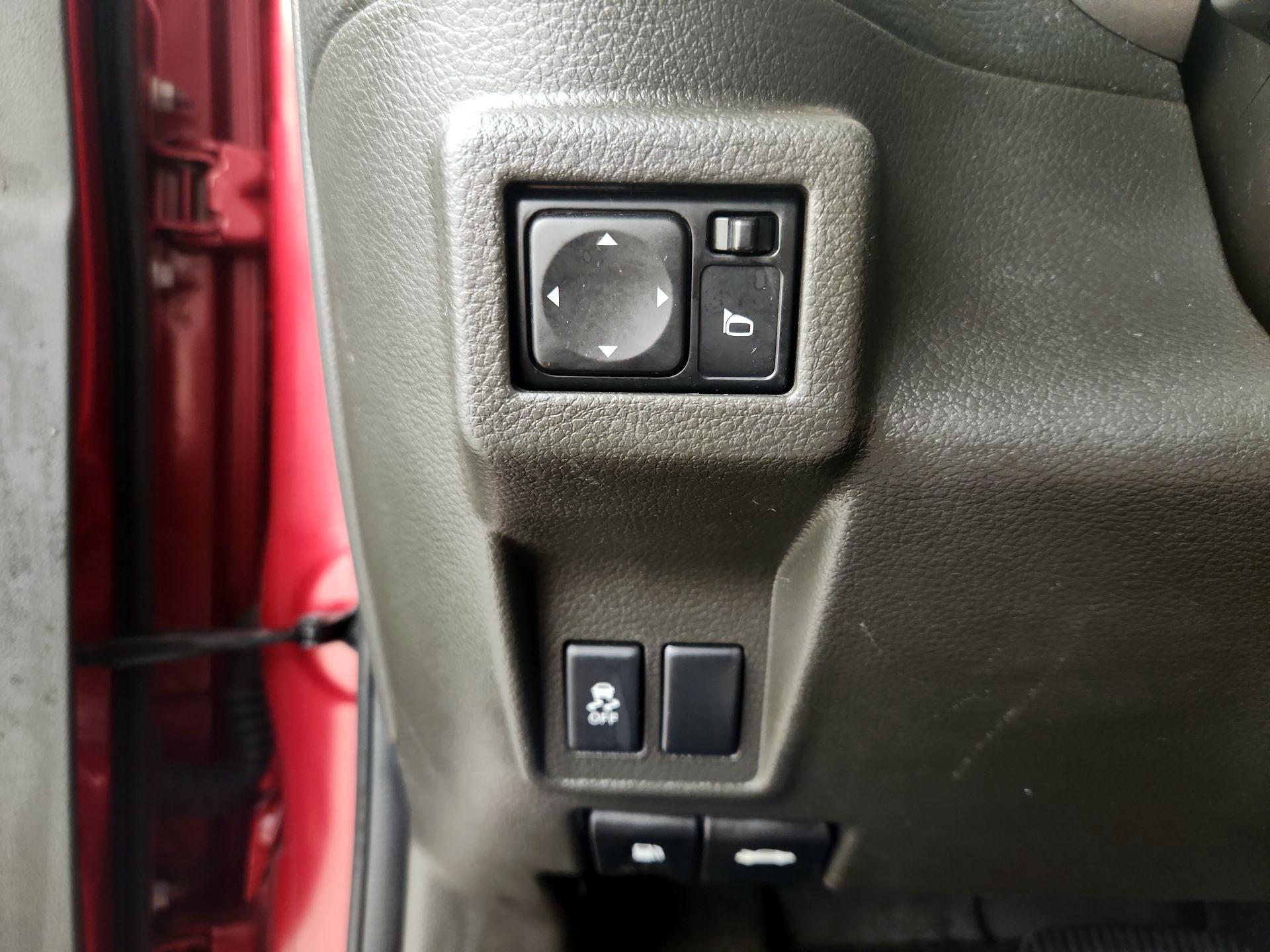 Thumbnail: 2013 Nissan Cube - 13