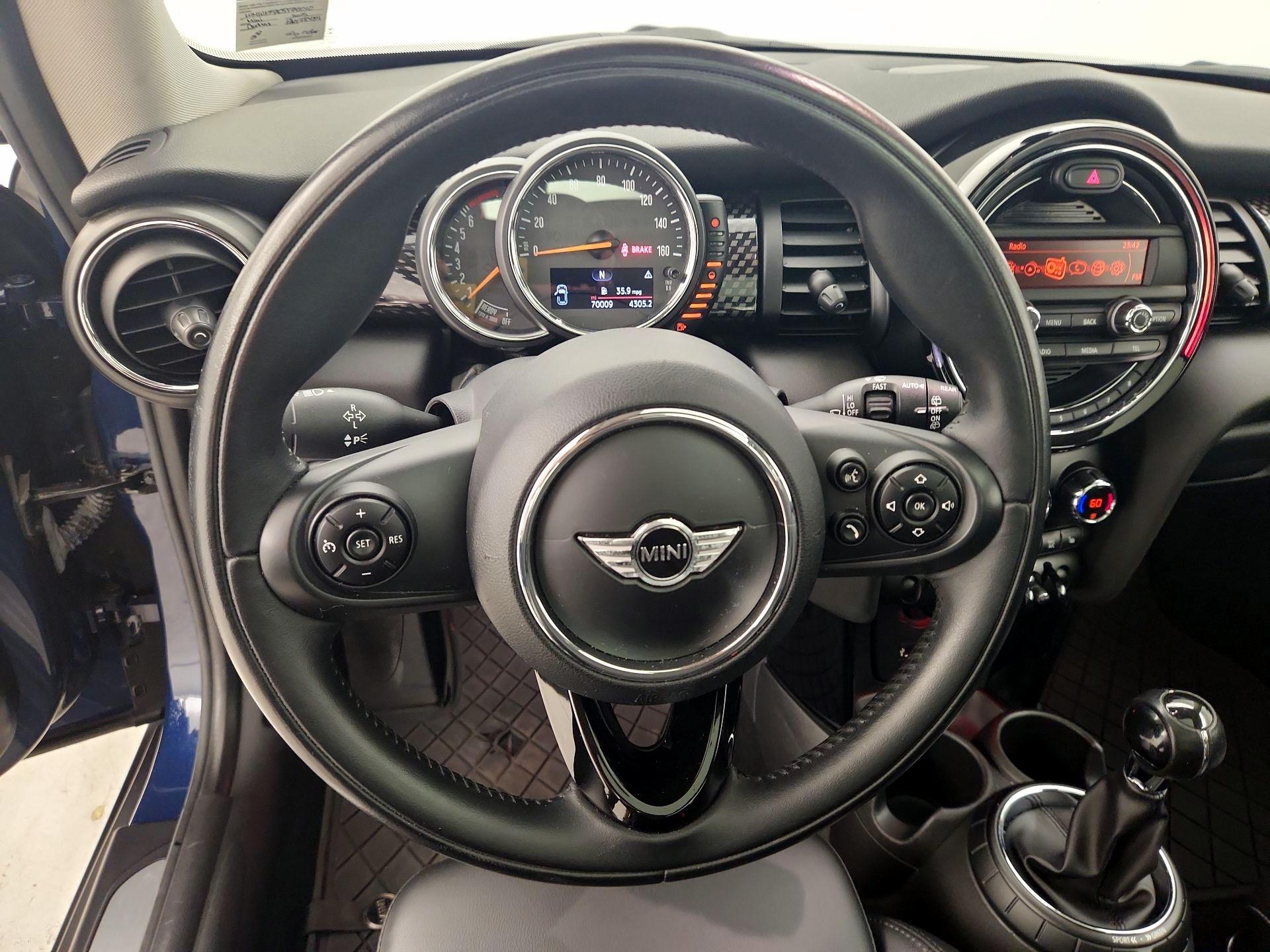 Thumbnail: 2015 MINI Cooper Hardtop - 10