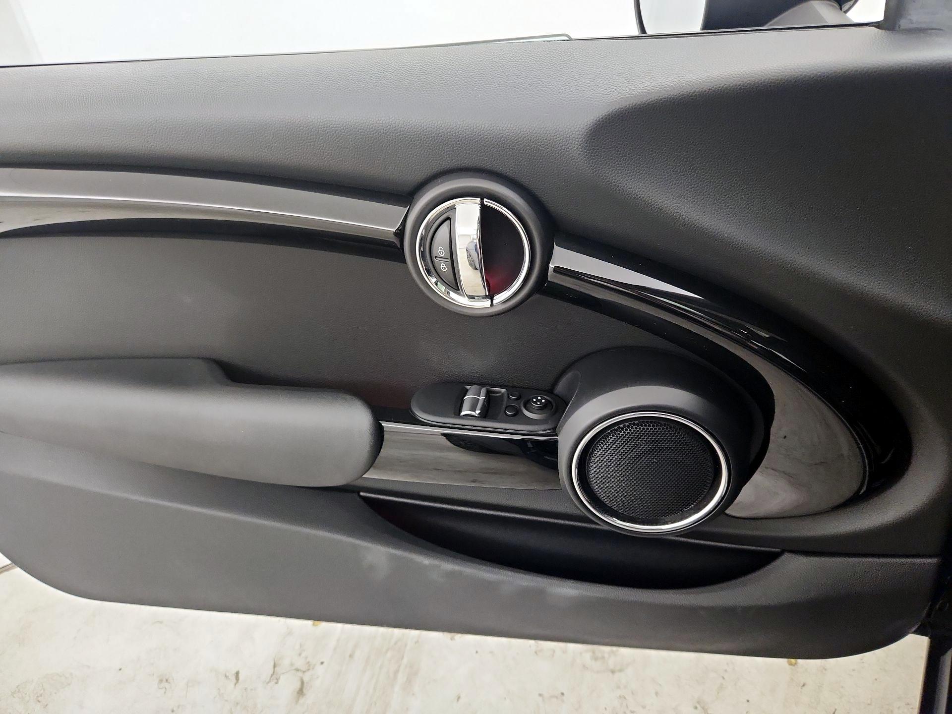 Thumbnail: 2015 MINI Cooper Hardtop - 12