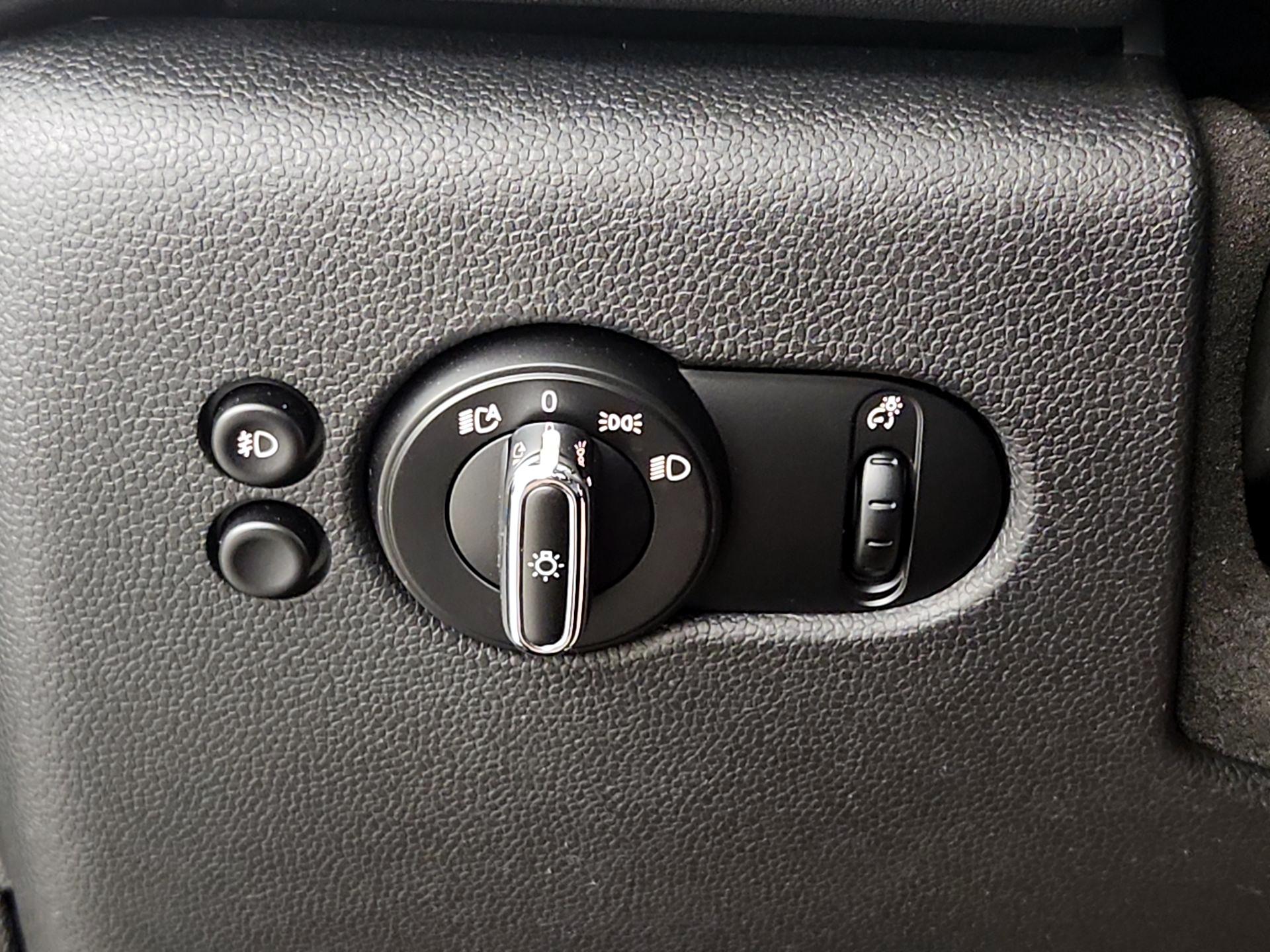 Thumbnail: 2015 MINI Cooper Hardtop - 13