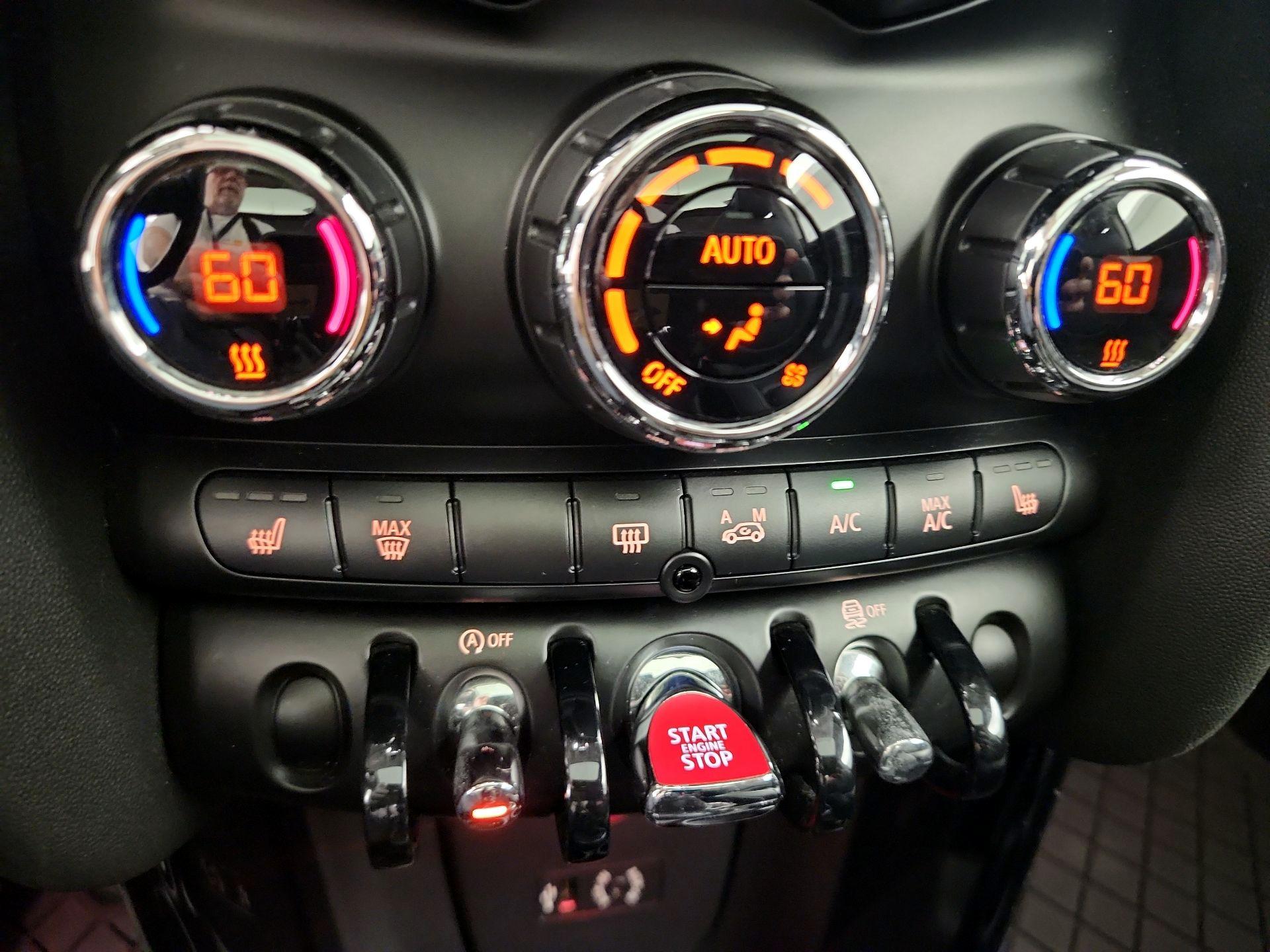 Thumbnail: 2015 MINI Cooper Hardtop - 15
