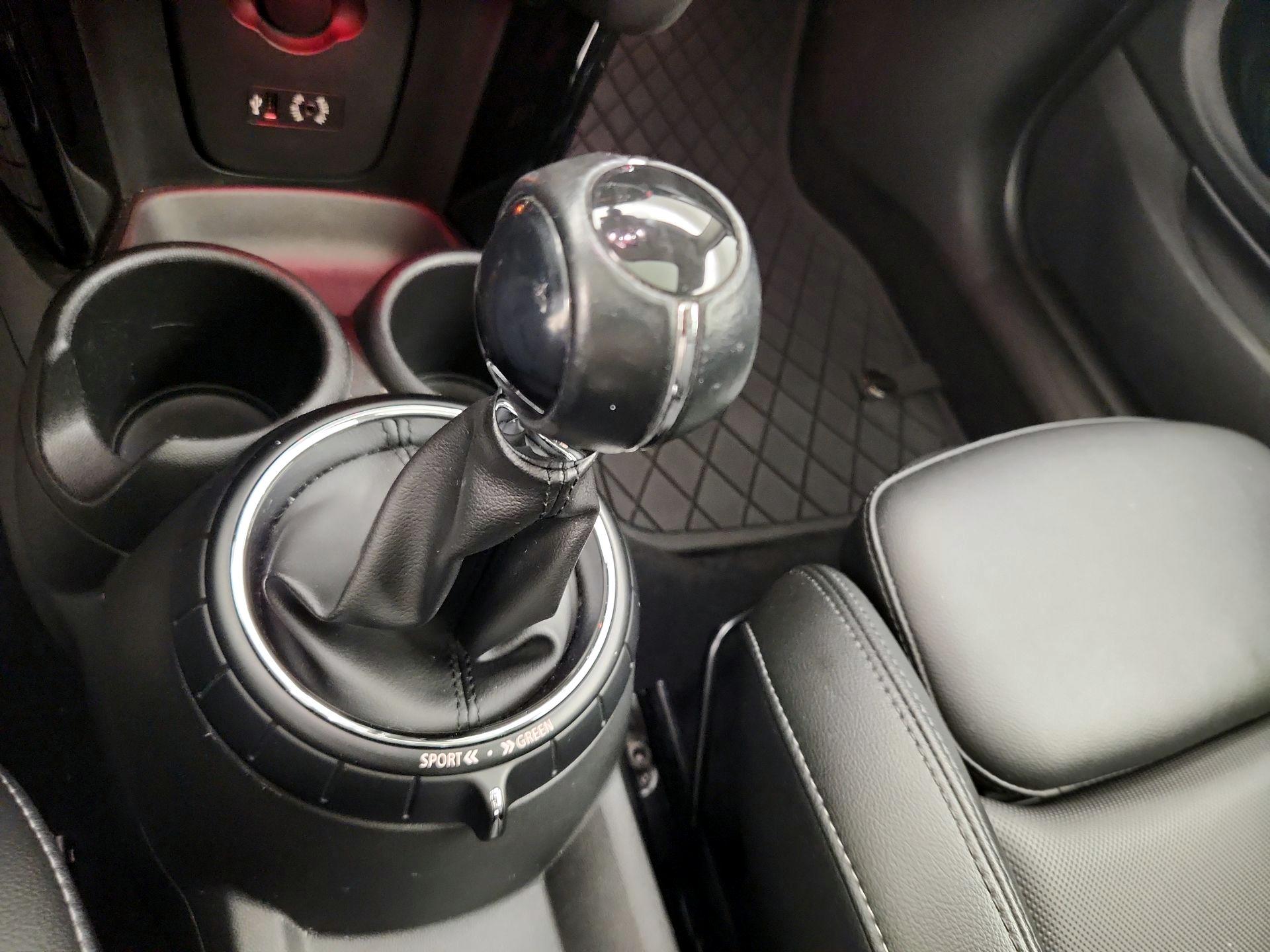 Thumbnail: 2015 MINI Cooper Hardtop - 16