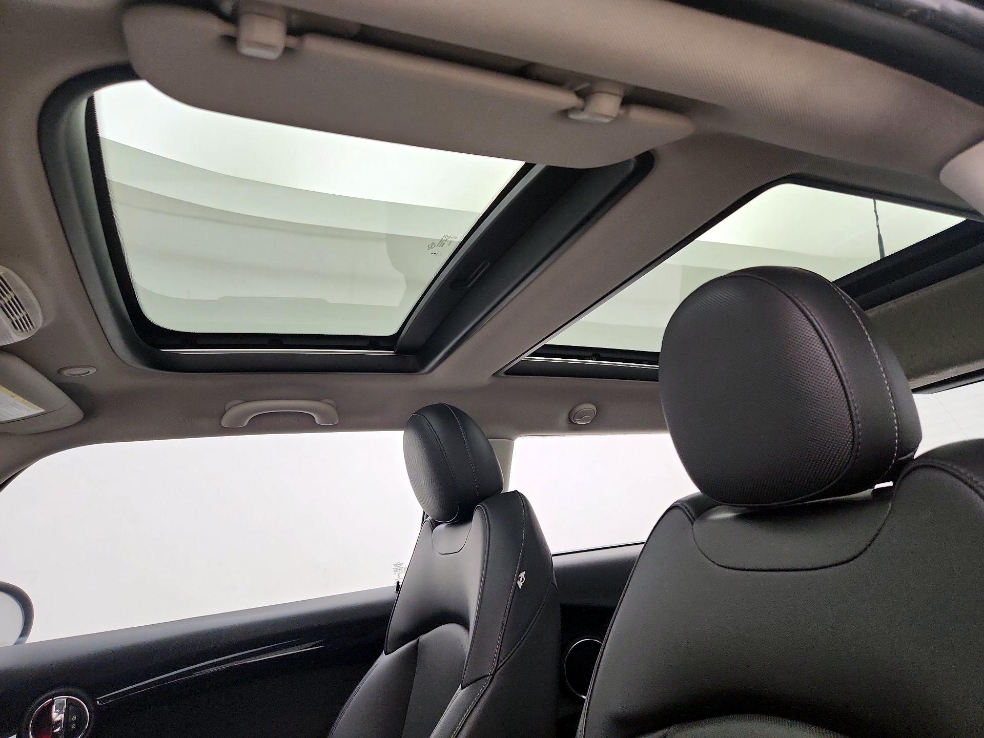 Thumbnail: 2015 MINI Cooper Hardtop - 18
