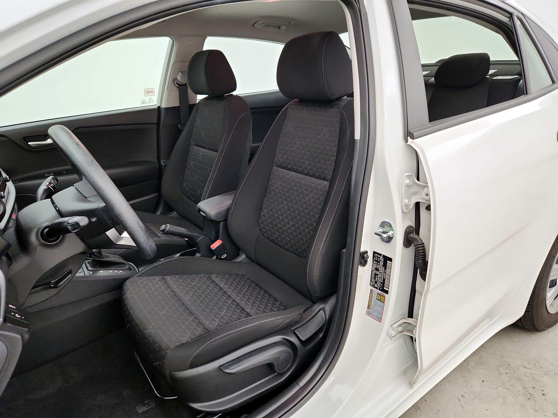 Thumbnail: 2021 Kia Rio - 11