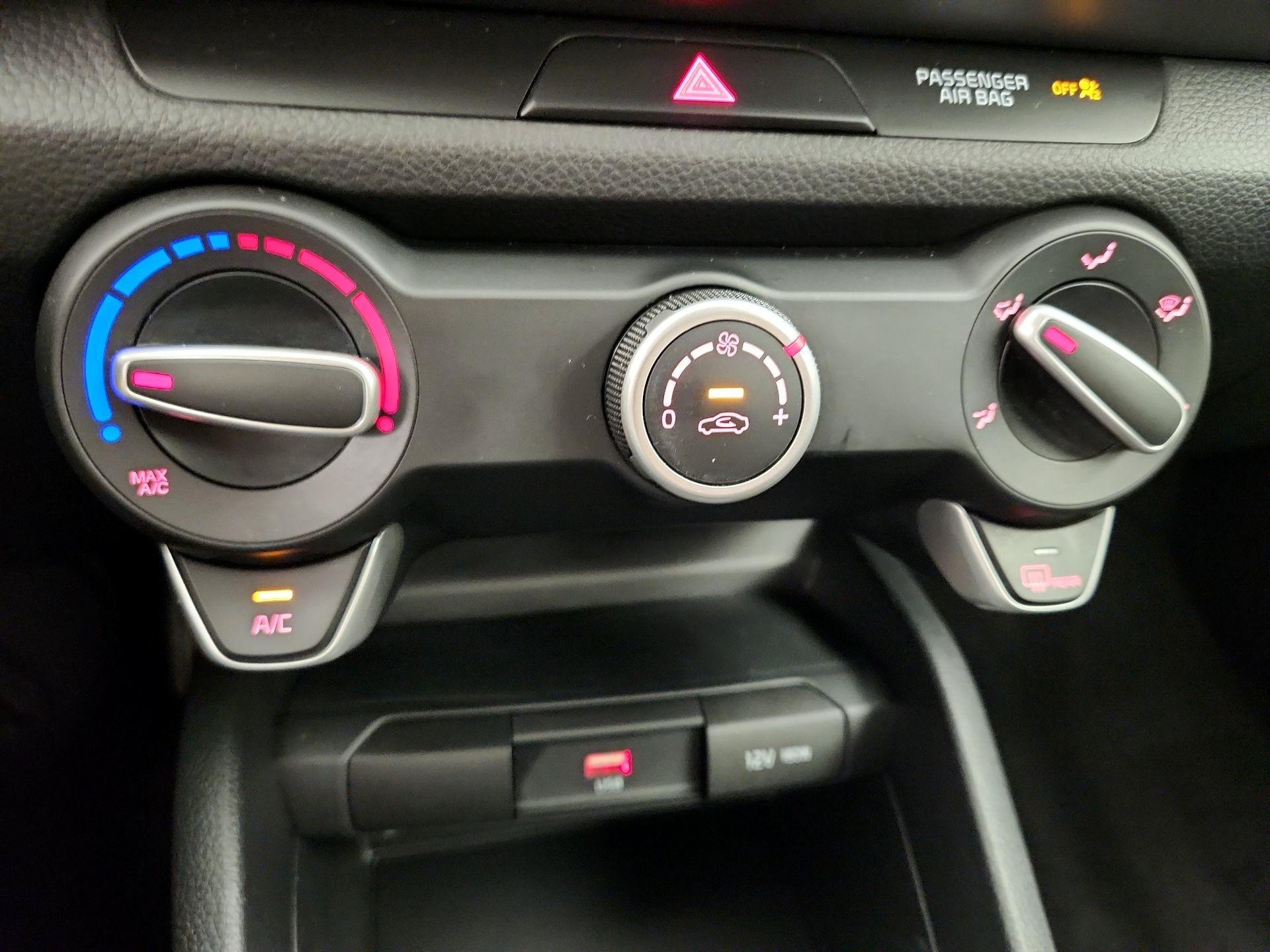 Thumbnail: 2021 Kia Rio - 16