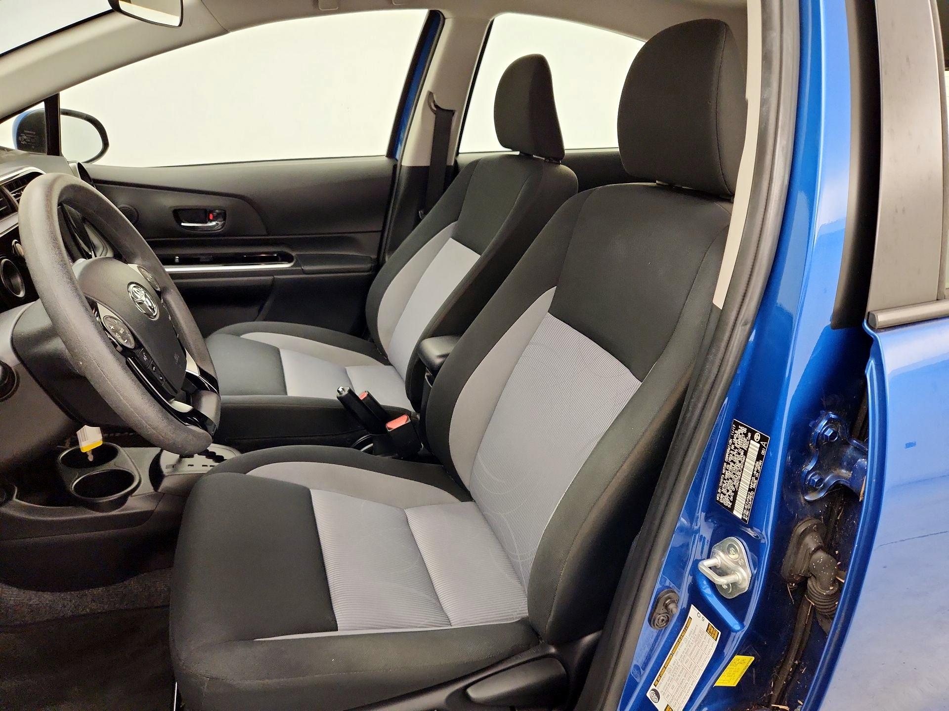 Thumbnail: 2018 Toyota Prius c - 11