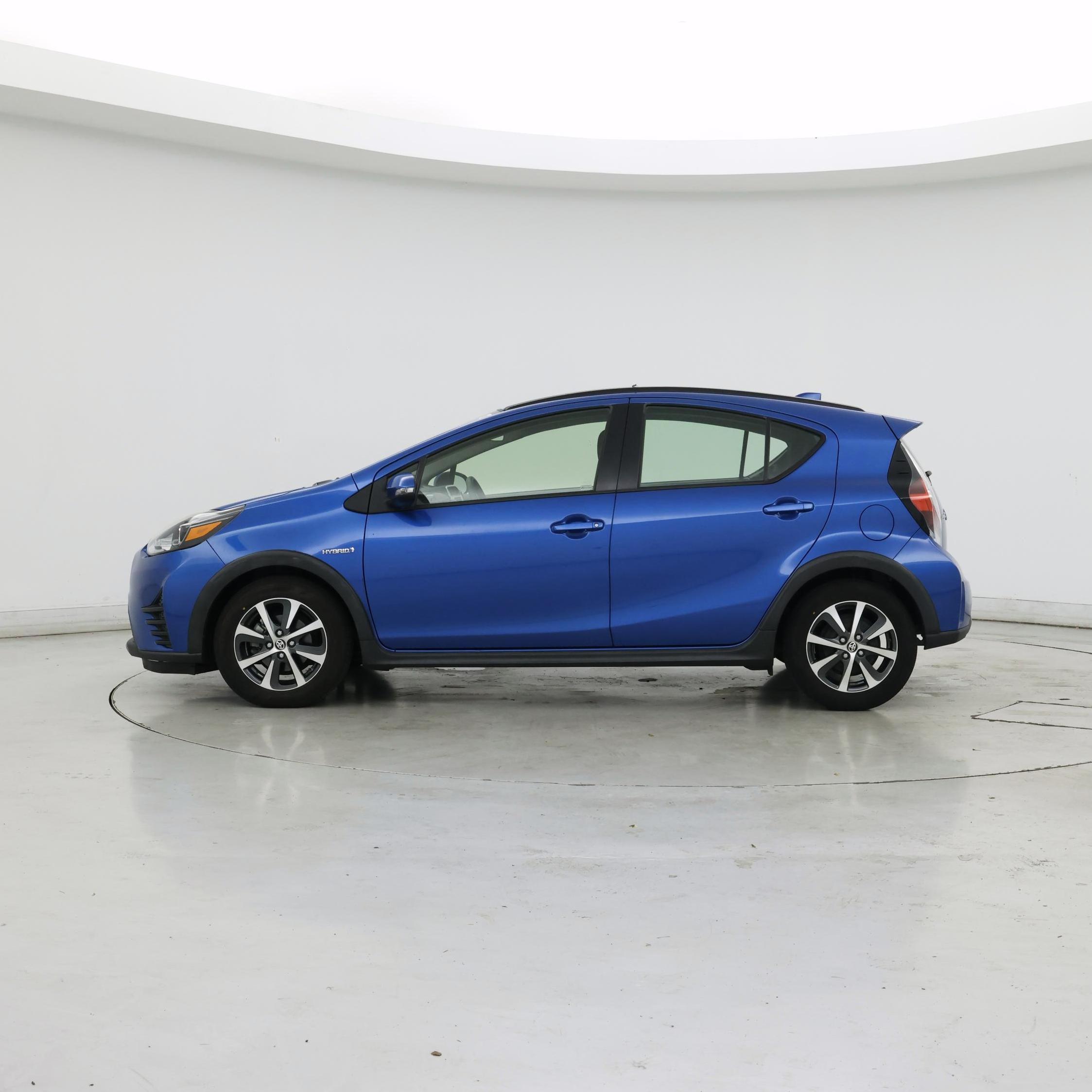 Thumbnail: 2018 Toyota Prius c - 3