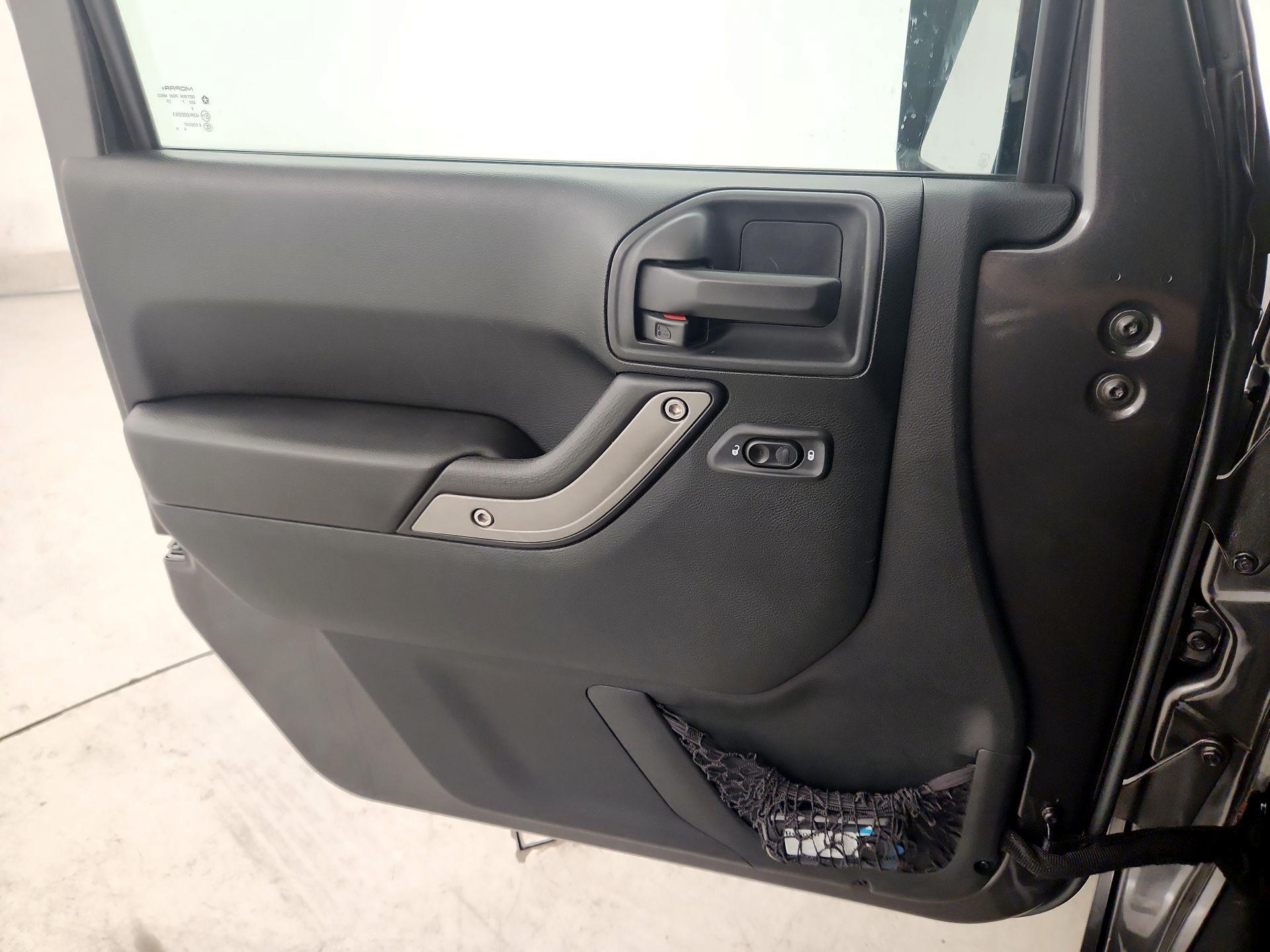 Thumbnail: 2018 Jeep Wrangler - 12