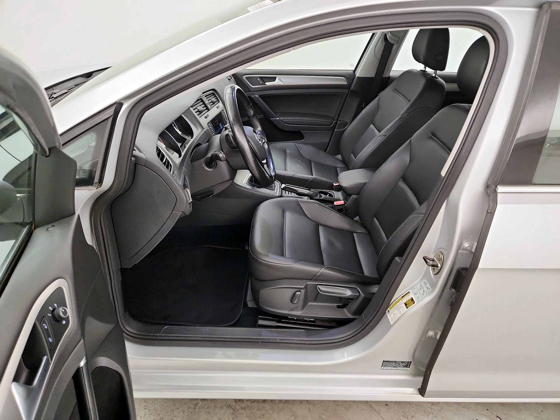 Thumbnail: 2016 Volkswagen Golf - 11
