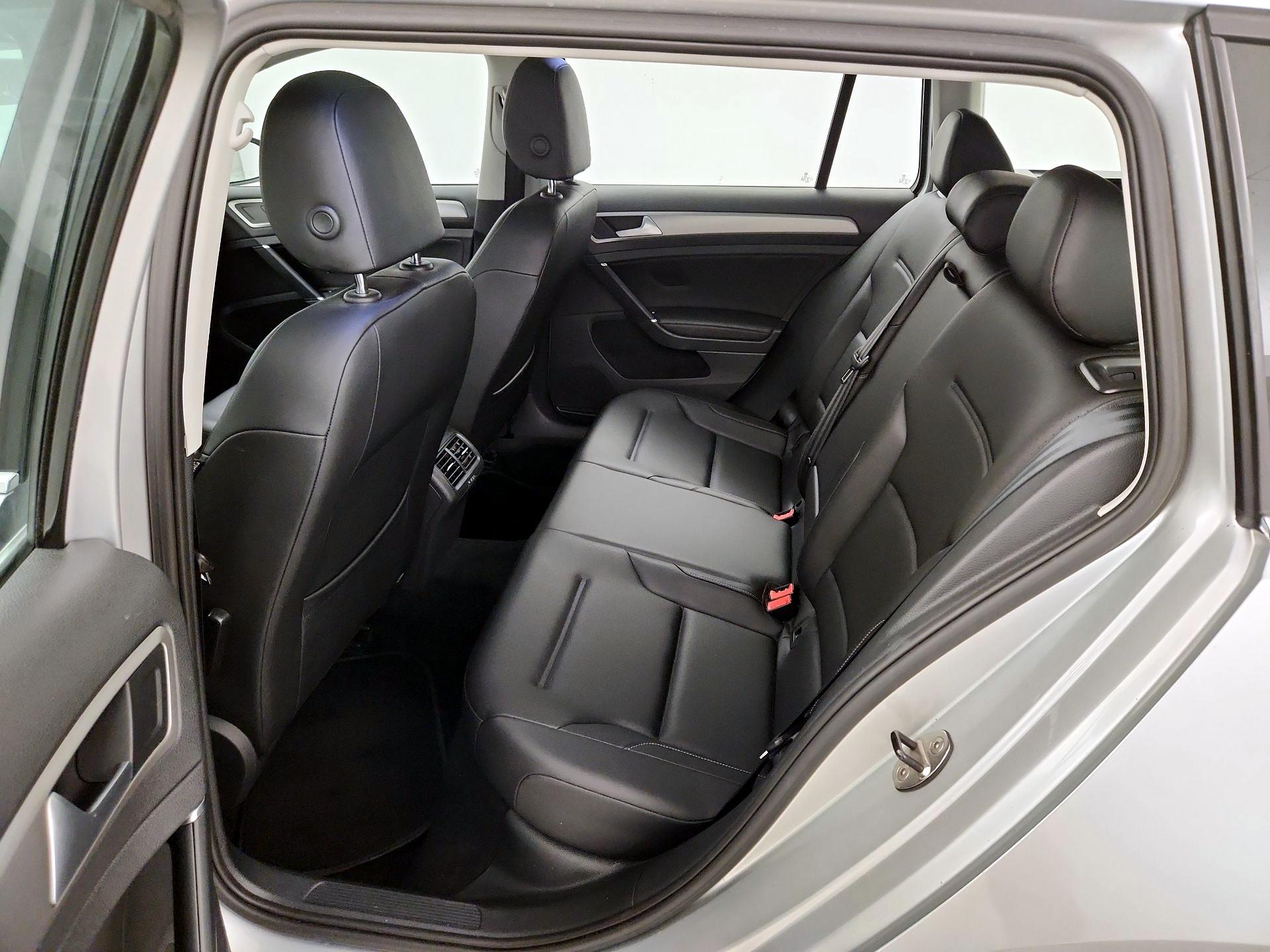 Thumbnail: 2016 Volkswagen Golf - 20