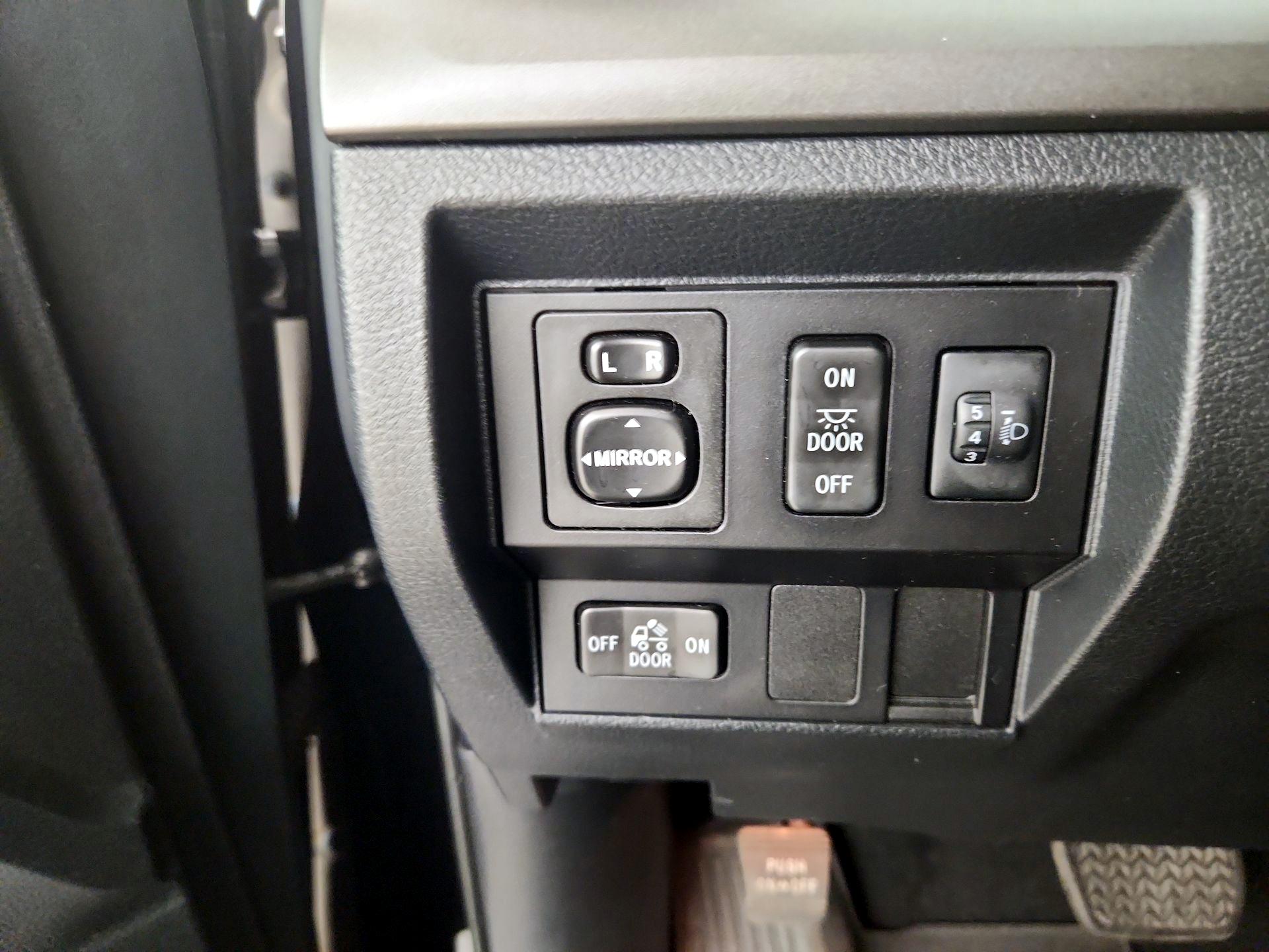 Thumbnail: 2016 Toyota Tundra - 13