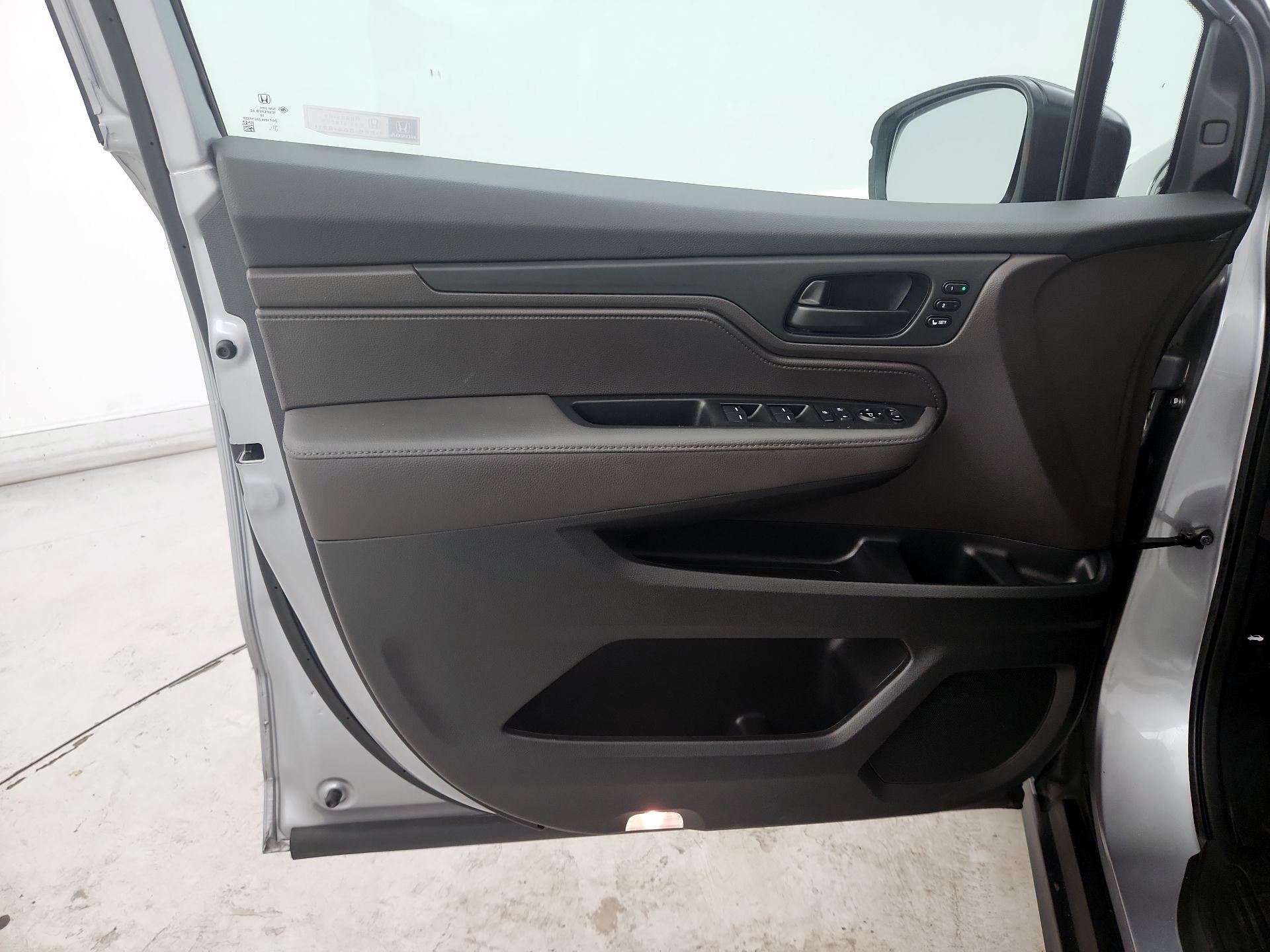 Thumbnail: 2019 Honda Odyssey - 12