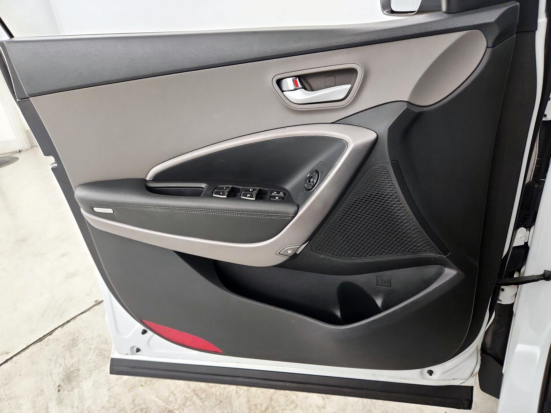 Thumbnail: 2016 Hyundai Santa Fe - 12