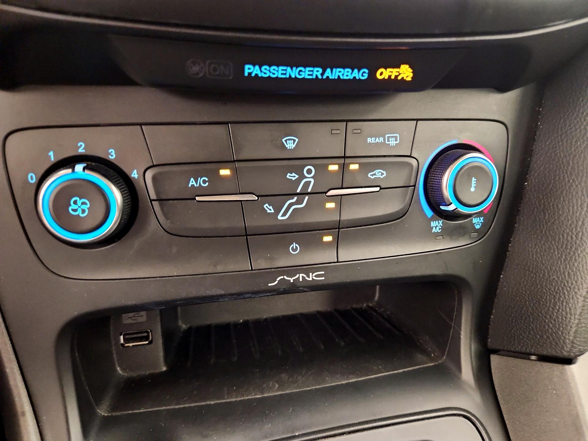Thumbnail: 2016 Ford Focus - 16