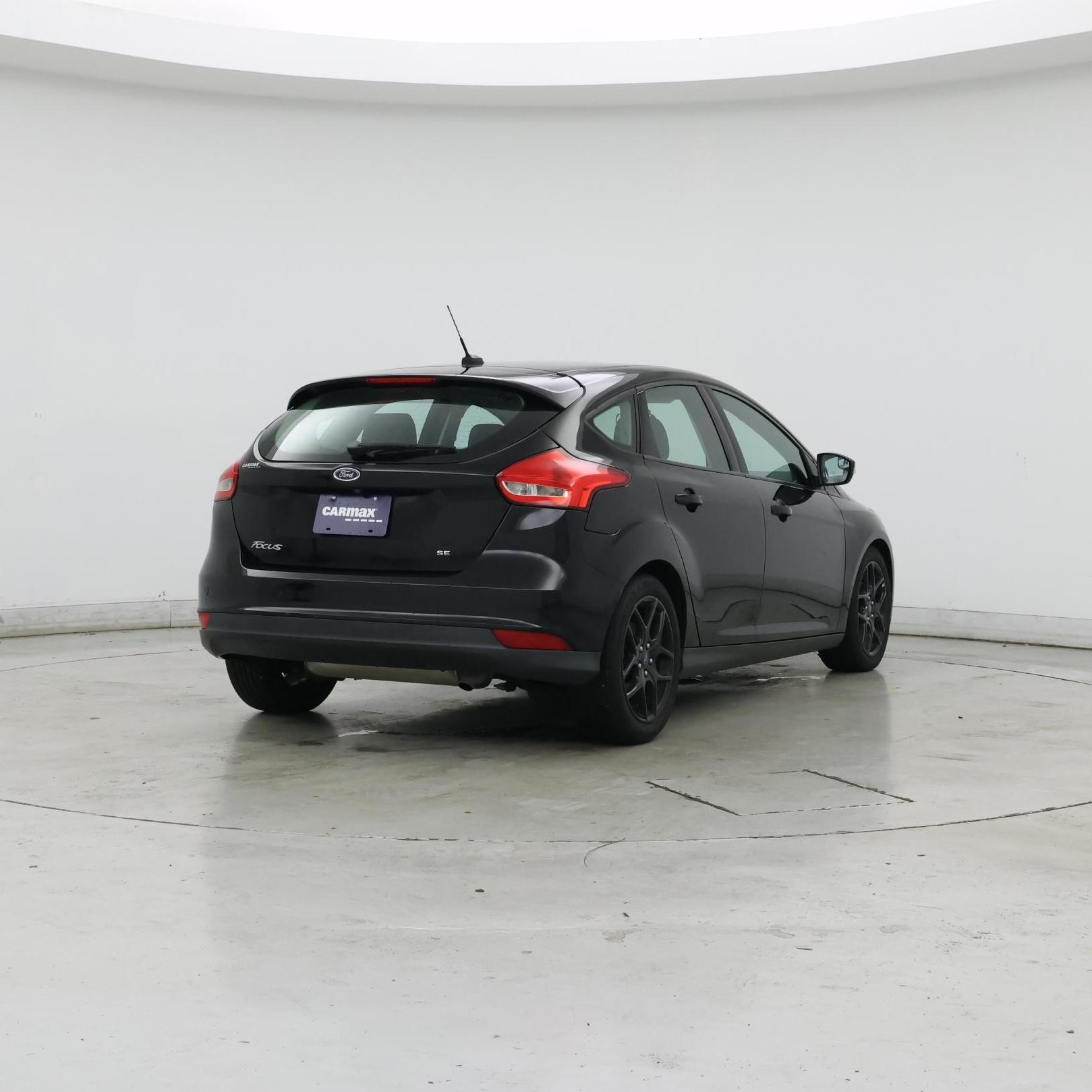 Thumbnail: 2016 Ford Focus - 8