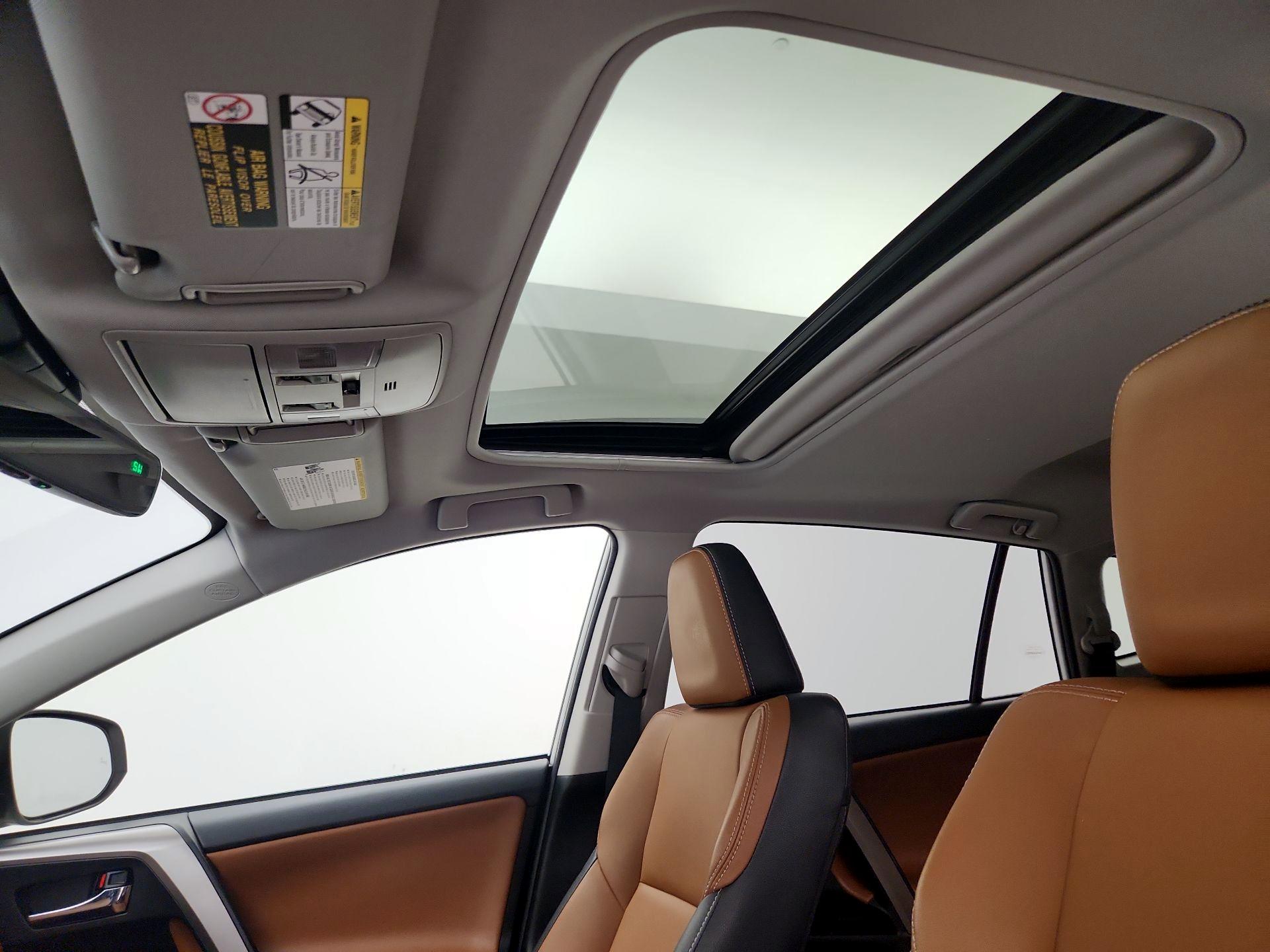 Thumbnail: 2018 Toyota RAV4 - 20