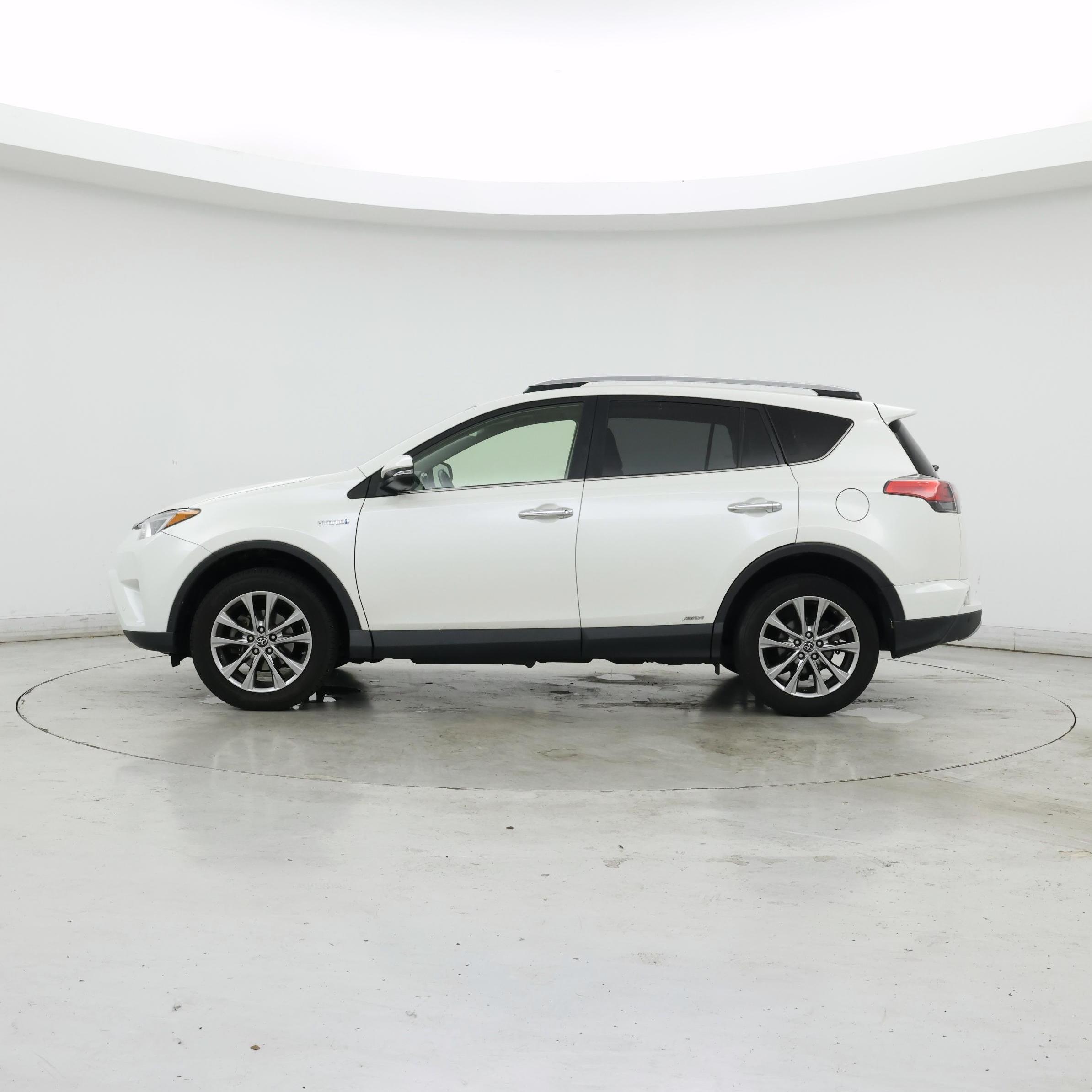 Thumbnail: 2018 Toyota RAV4 - 3