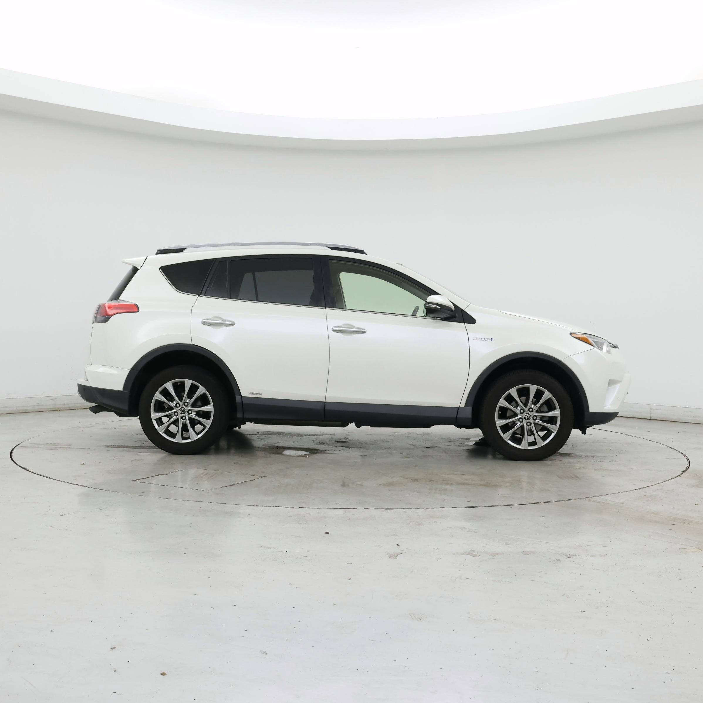 Thumbnail: 2018 Toyota RAV4 - 7
