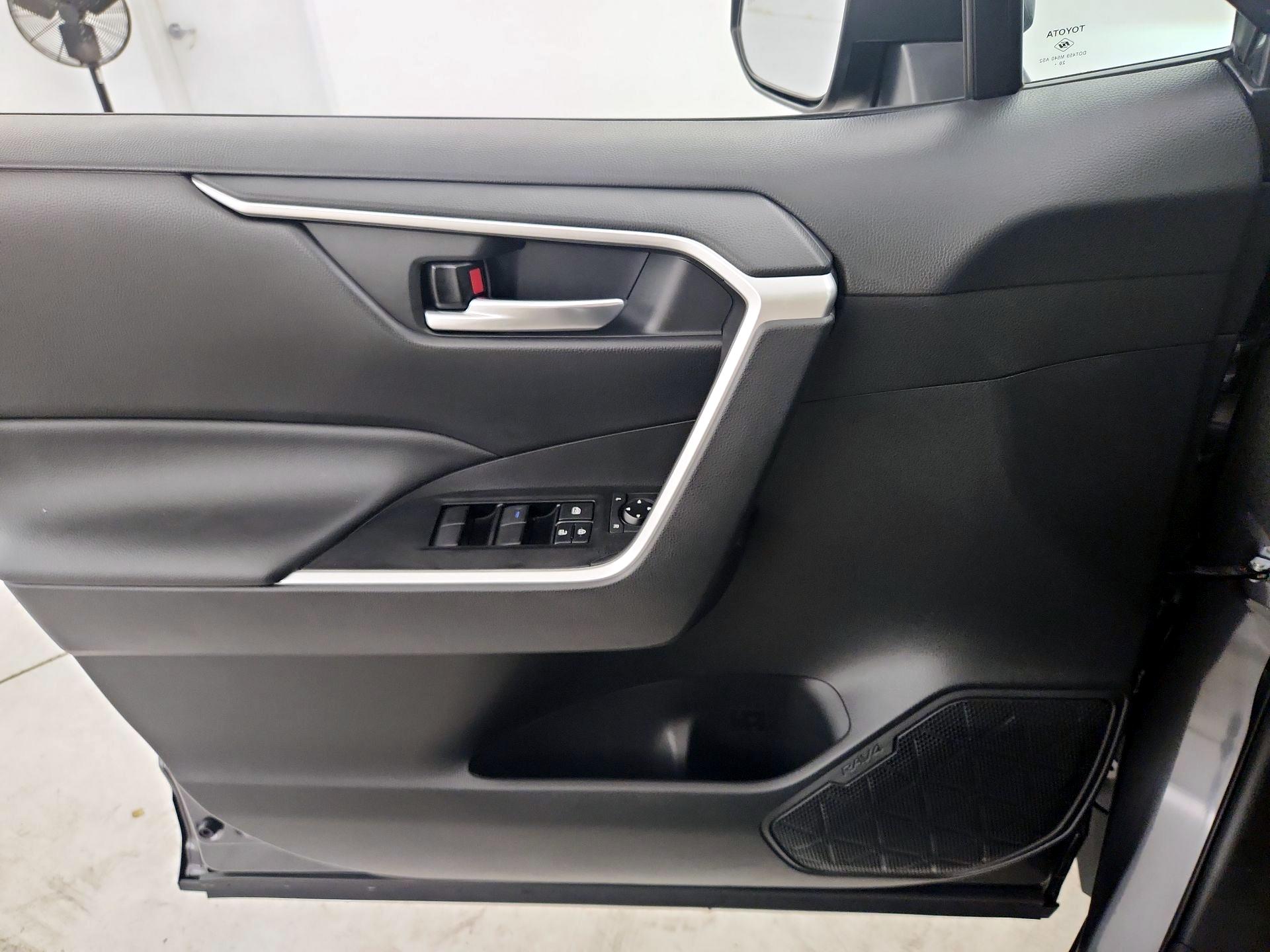 Thumbnail: 2021 Toyota RAV4 - 12