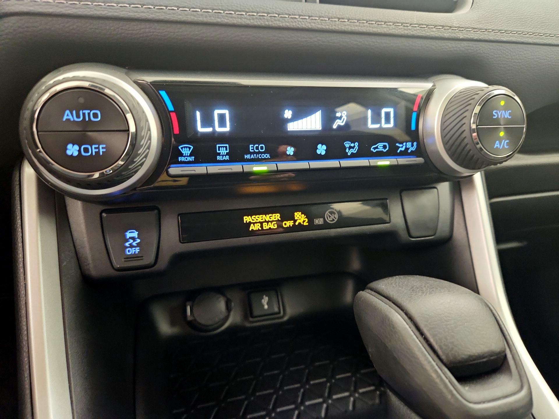 Thumbnail: 2021 Toyota RAV4 - 16