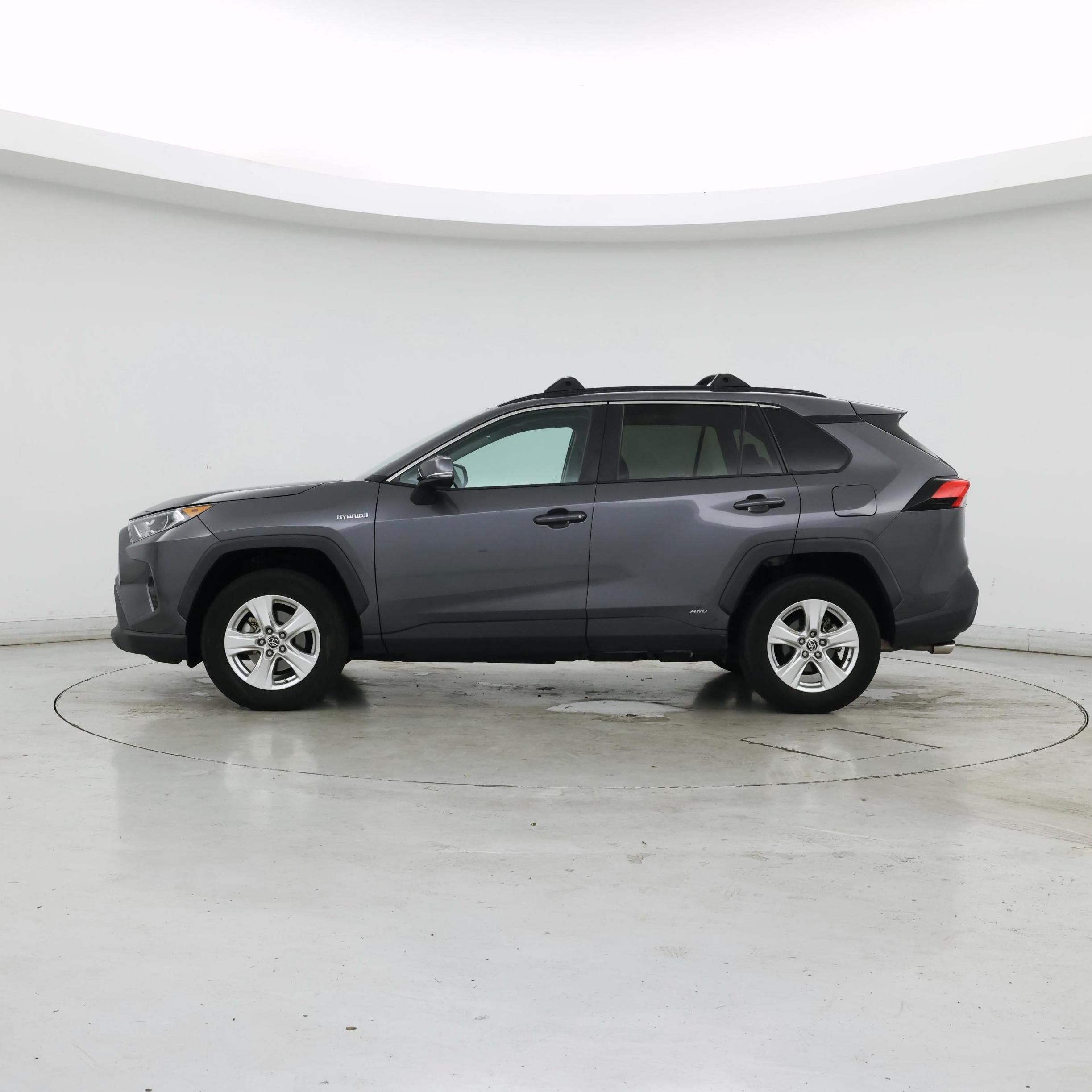 Thumbnail: 2021 Toyota RAV4 - 3