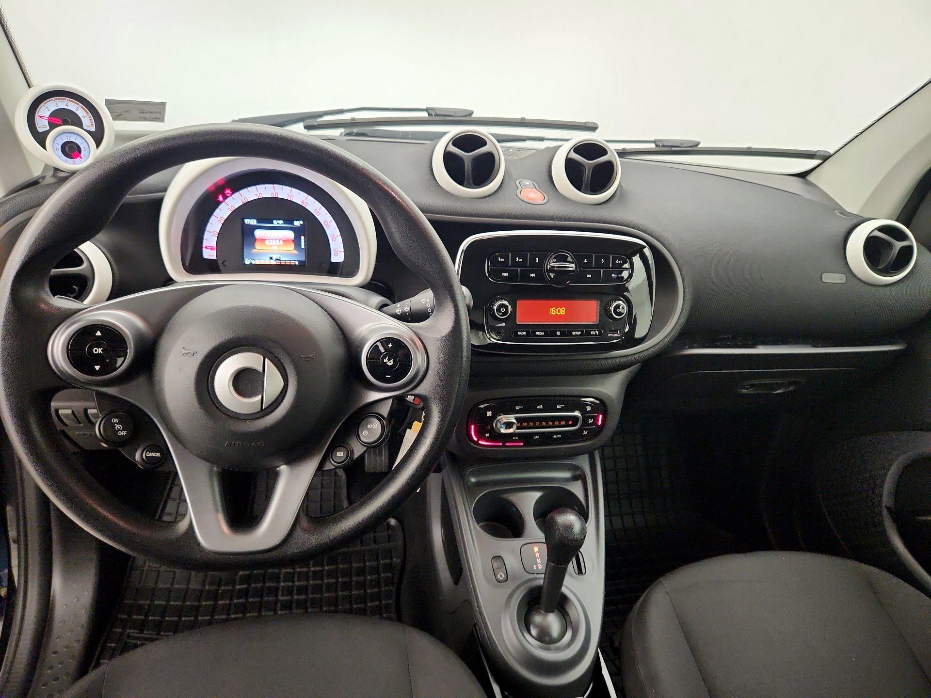 Thumbnail: 2017 smart fortwo - 9