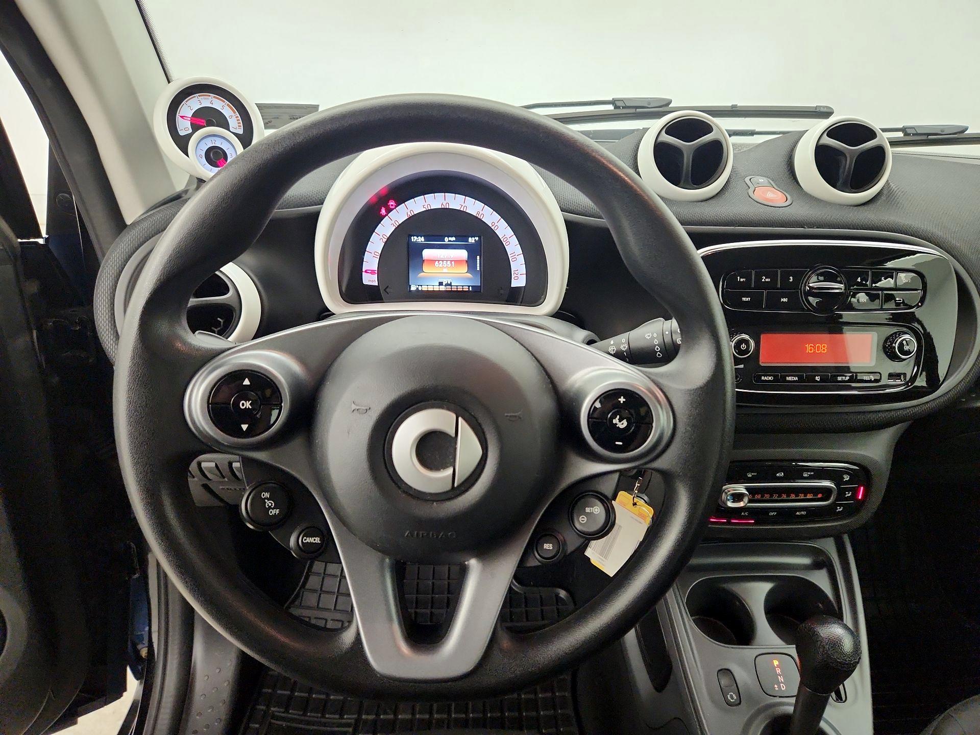 Thumbnail: 2017 smart fortwo - 10