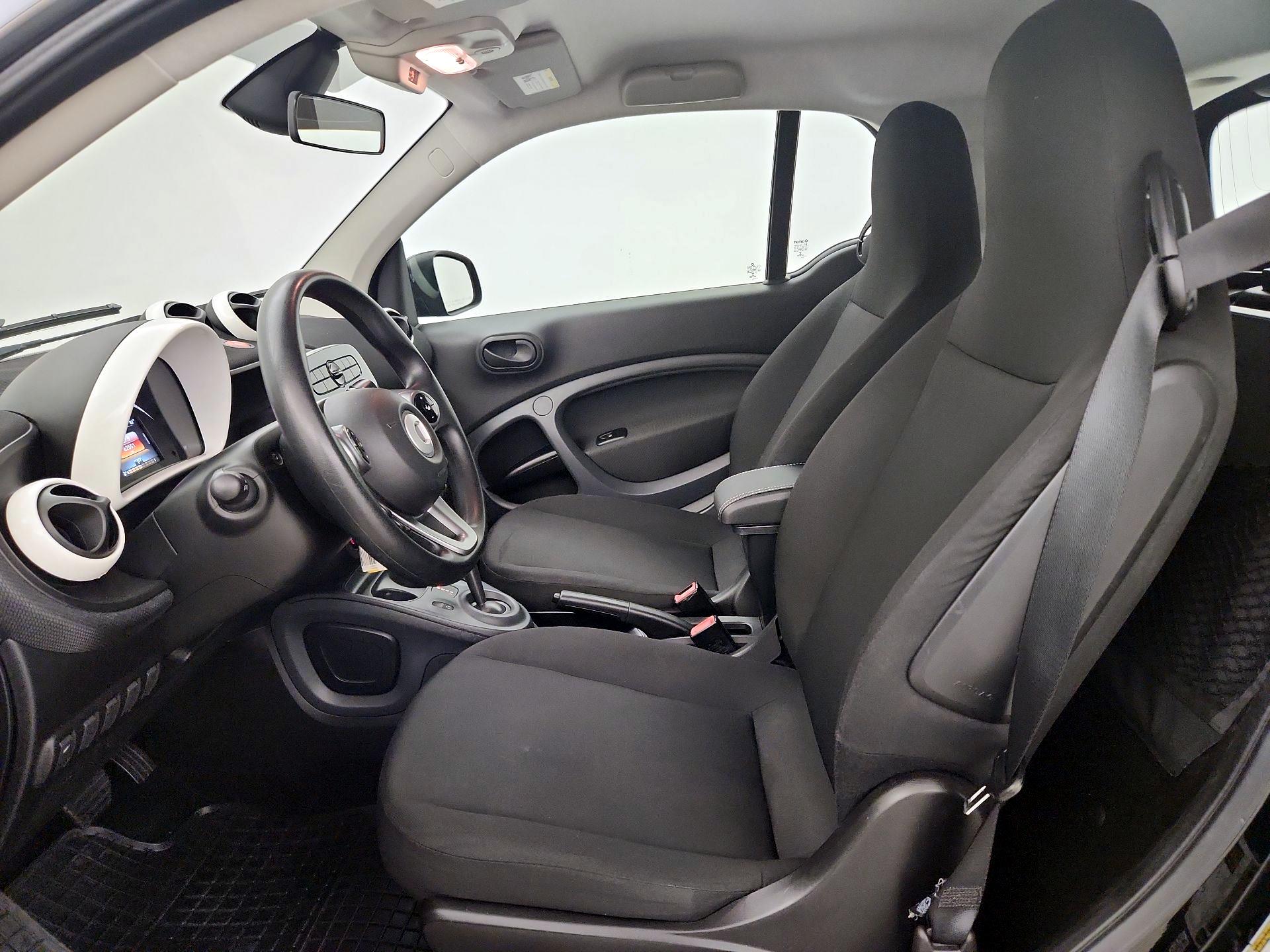 Thumbnail: 2017 smart fortwo - 11