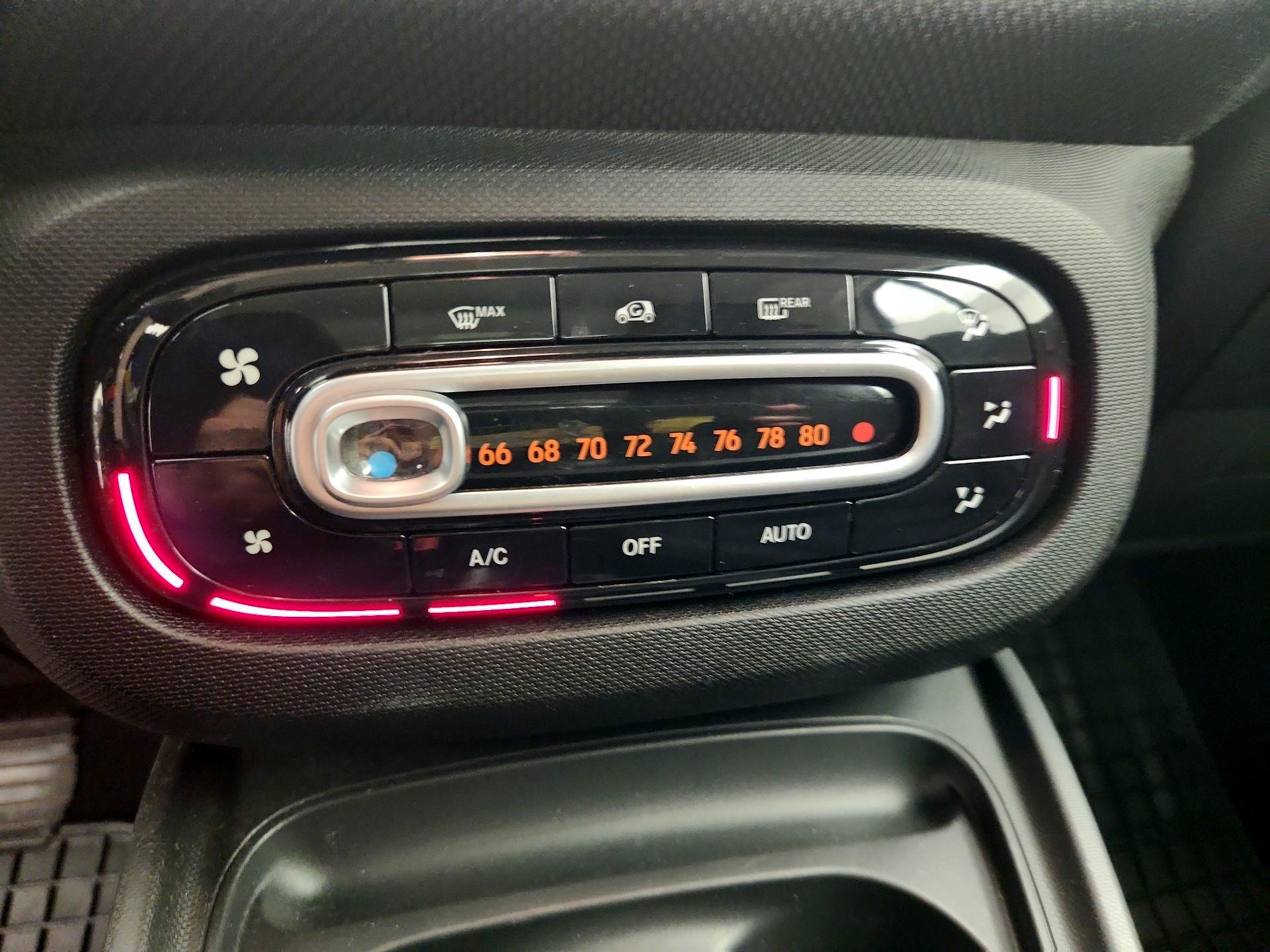 Thumbnail: 2017 smart fortwo - 15