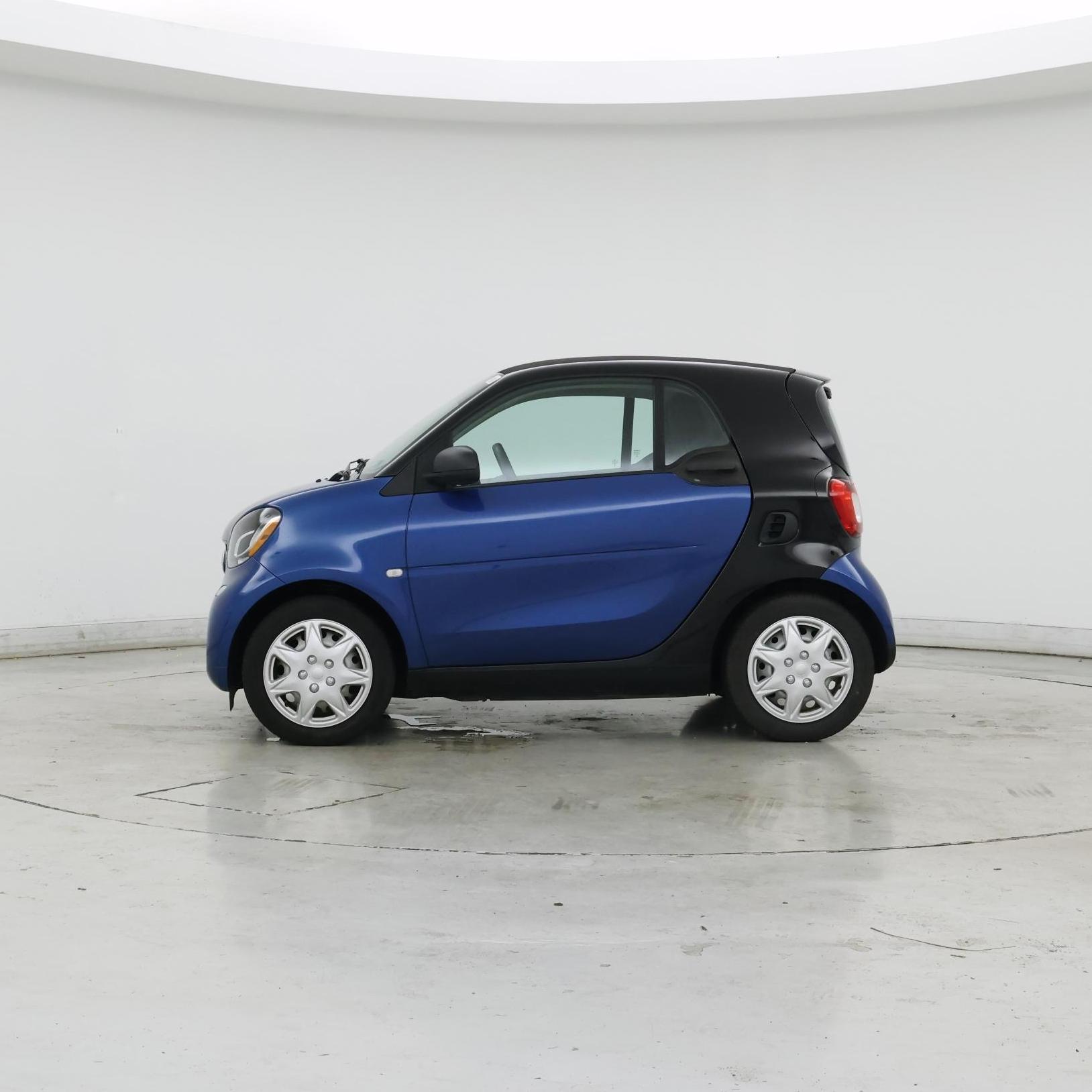 Thumbnail: 2017 smart fortwo - 3