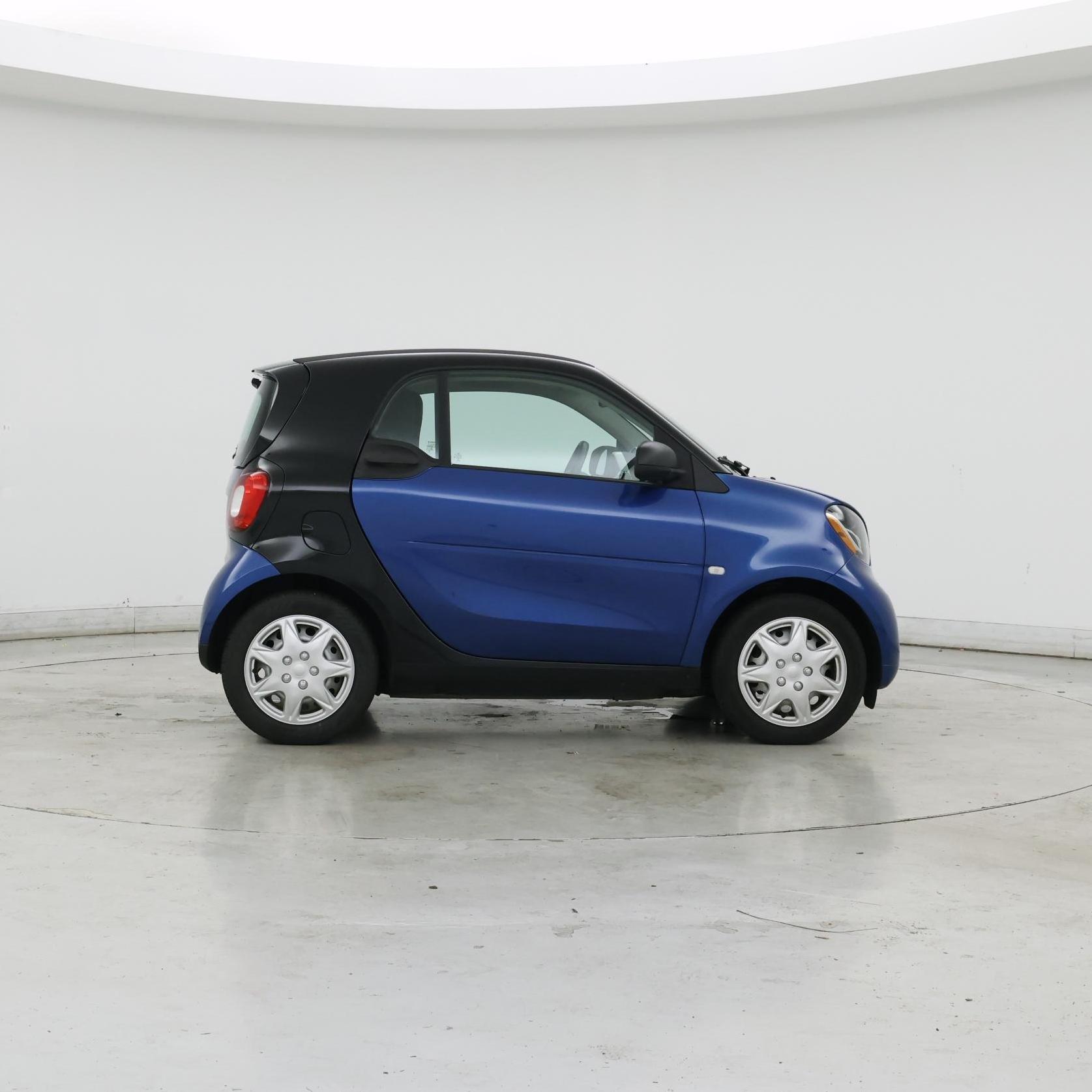 Thumbnail: 2017 smart fortwo - 7