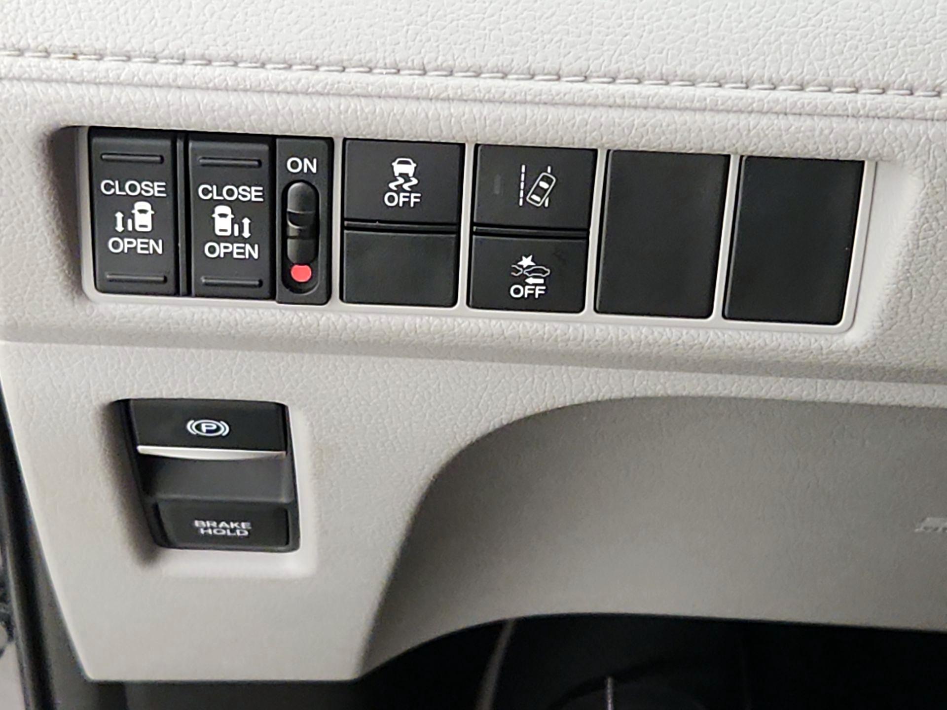 Thumbnail: 2019 Honda Odyssey - 13
