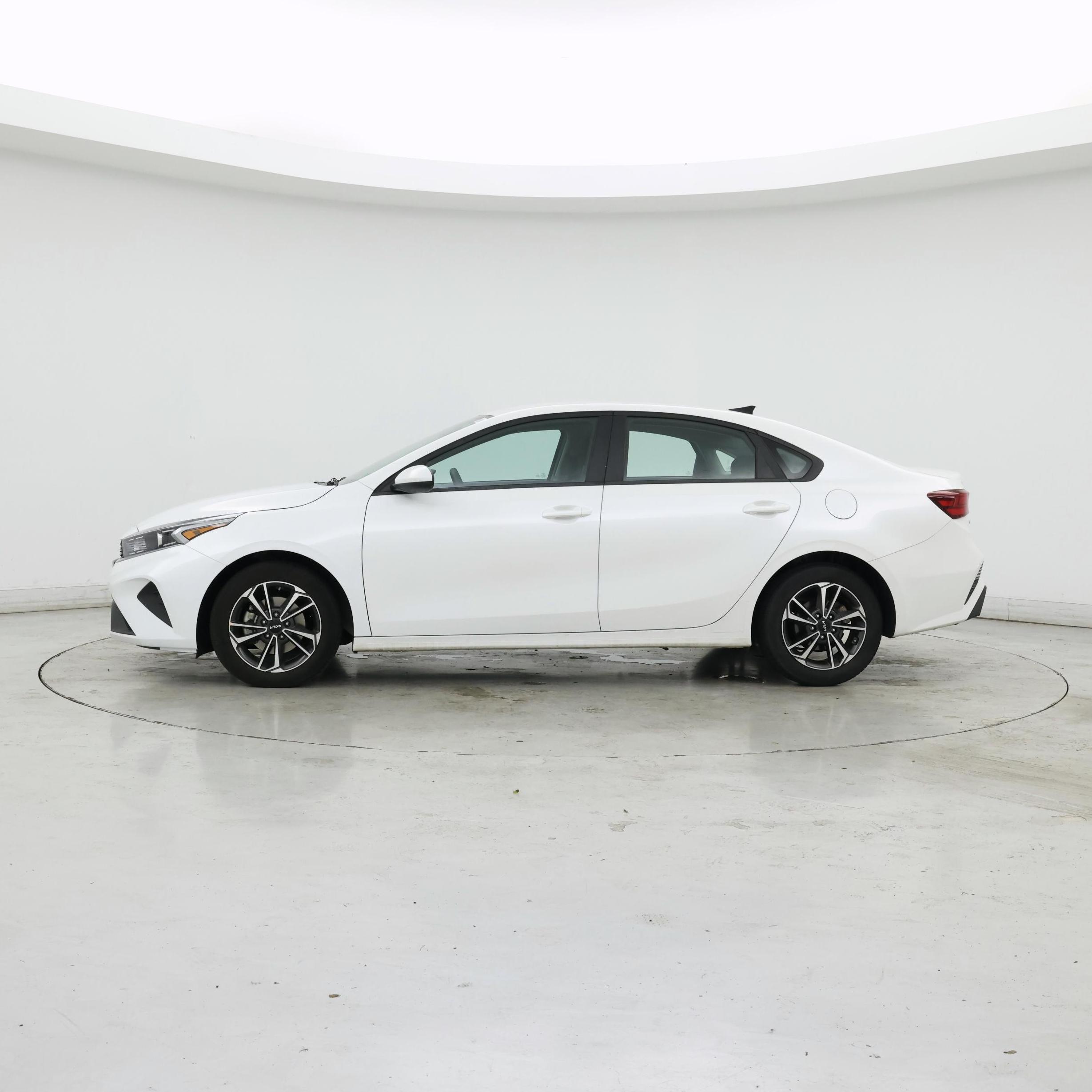 Thumbnail: 2024 Kia Forte - 3