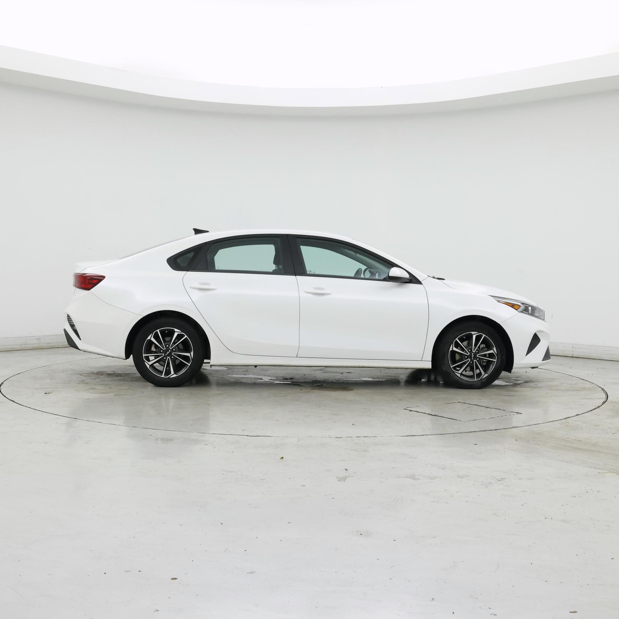 Thumbnail: 2024 Kia Forte - 7