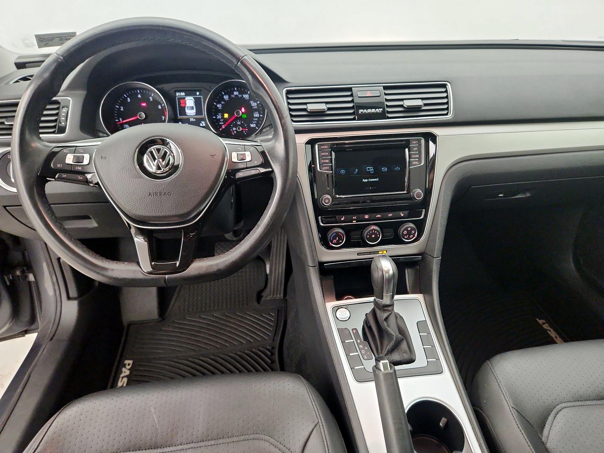 Thumbnail: 2019 Volkswagen Passat - 9