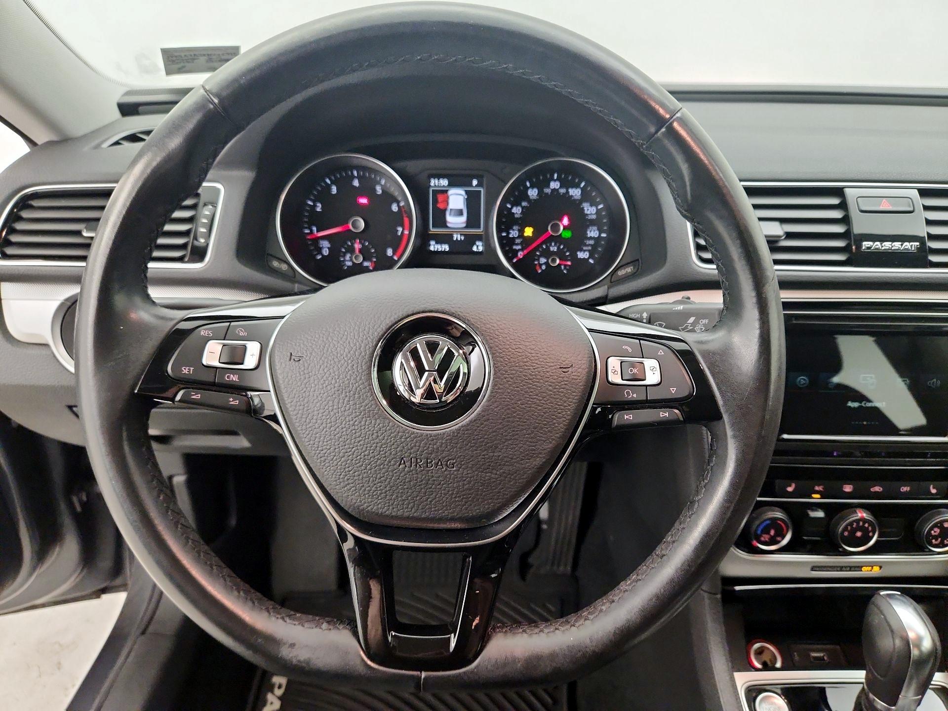 Thumbnail: 2019 Volkswagen Passat - 10