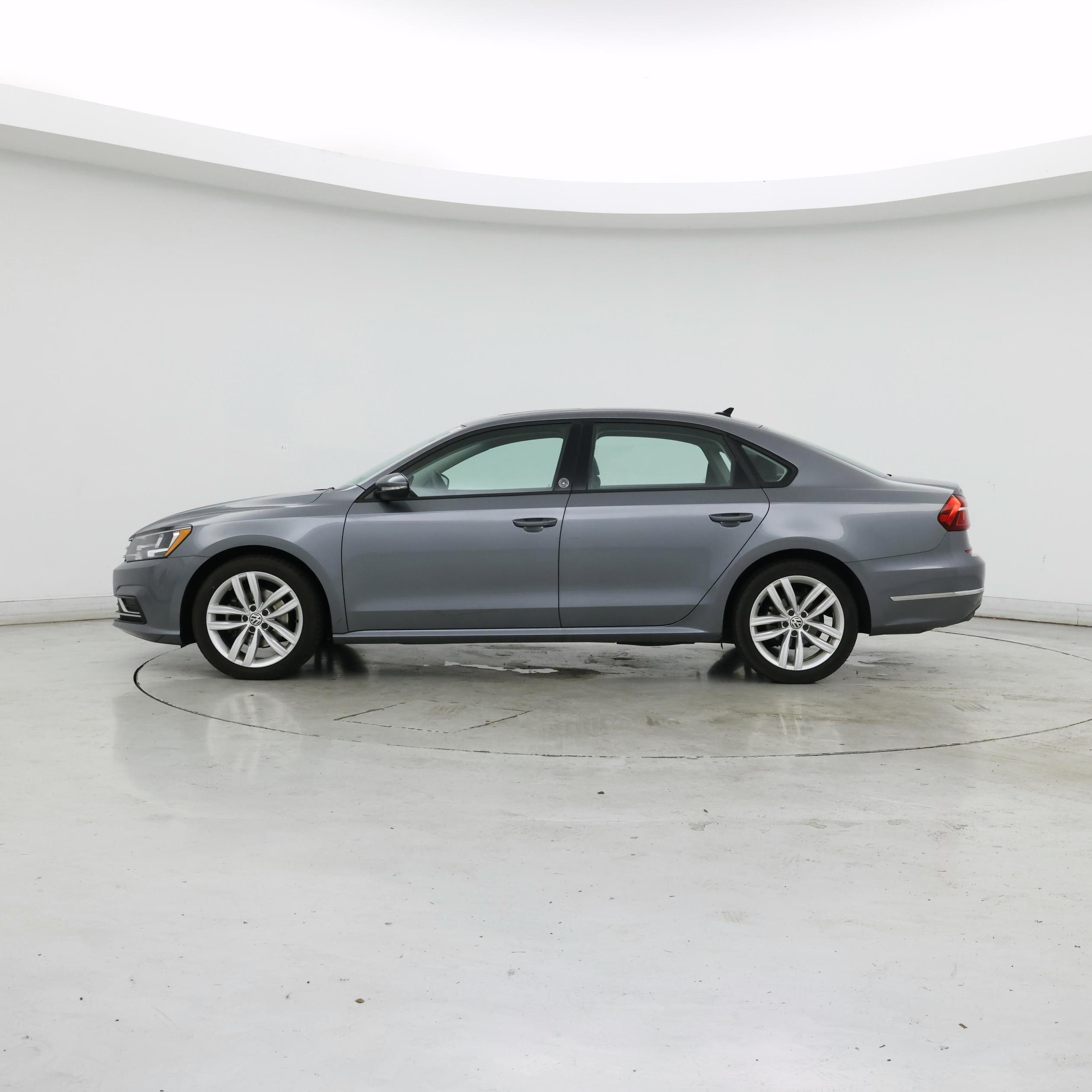 Thumbnail: 2019 Volkswagen Passat - 3