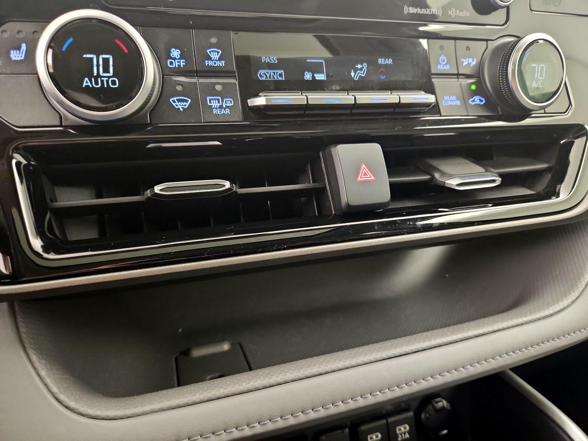 Thumbnail: 2020 Toyota Highlander - 17