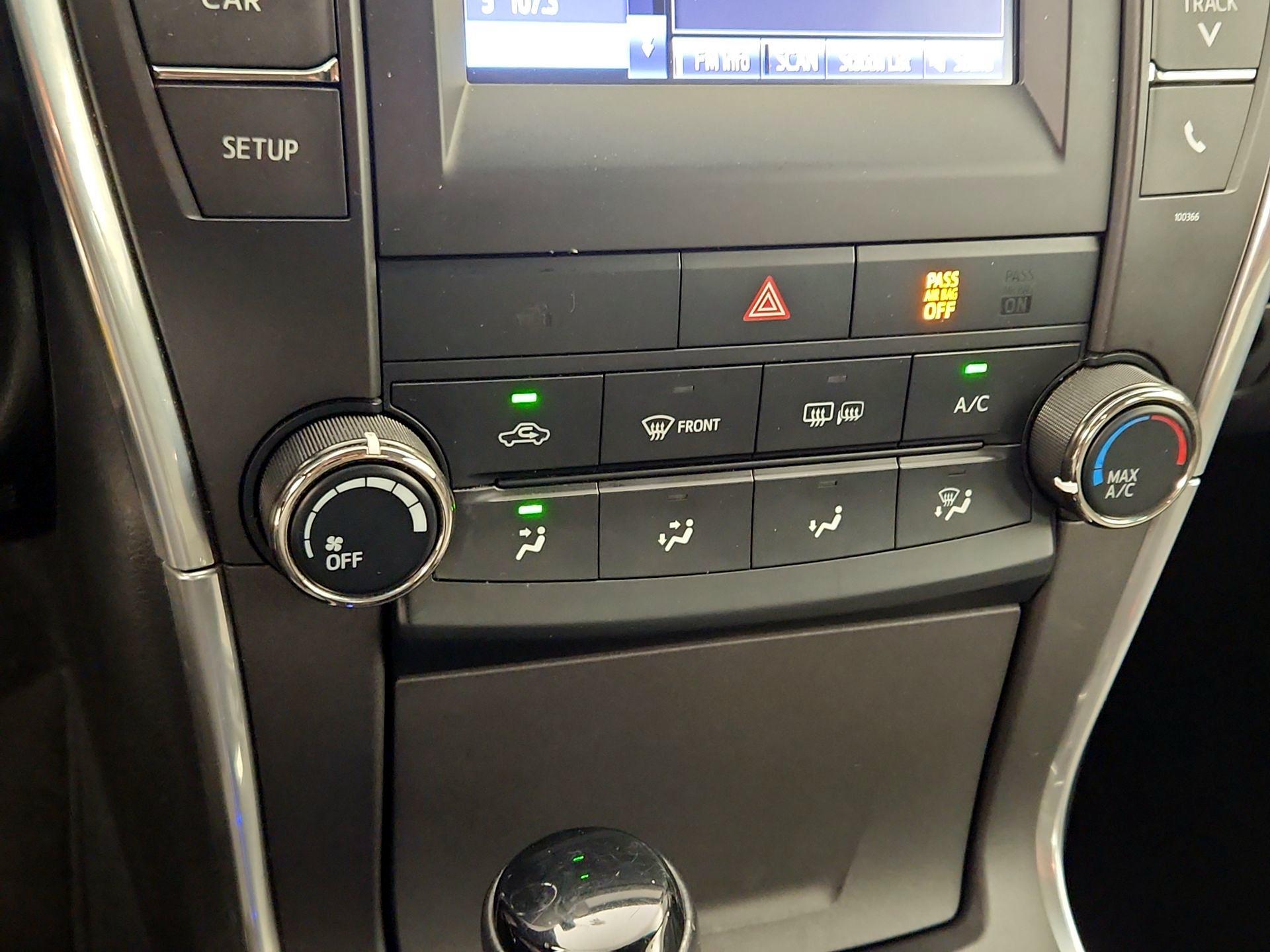 Thumbnail: 2015 Toyota Camry - 16