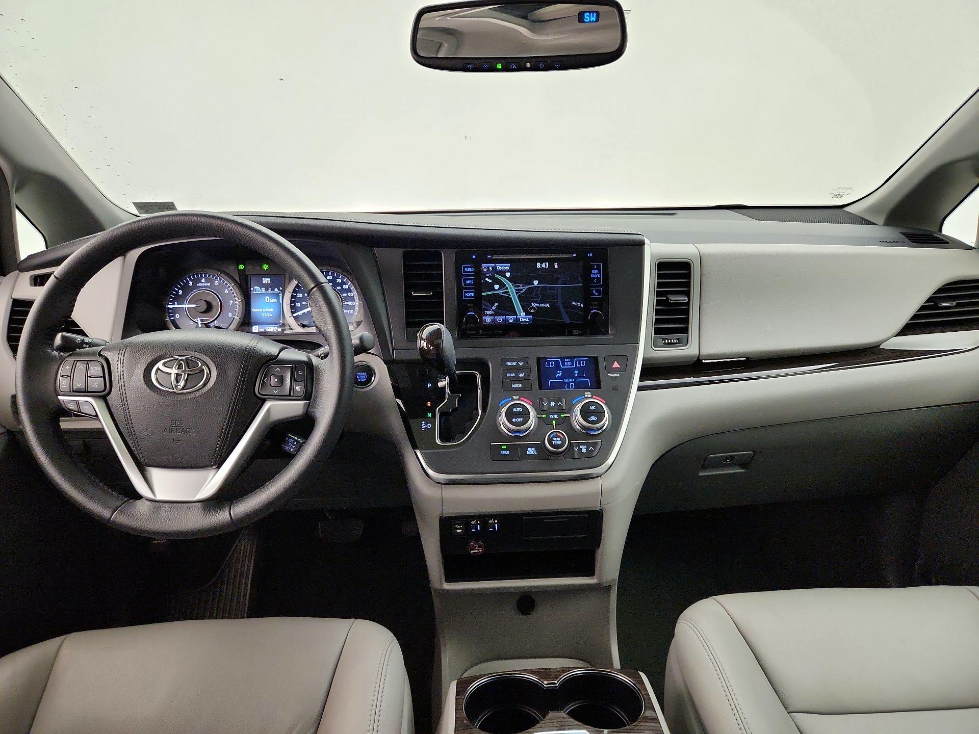 Thumbnail: 2017 Toyota Sienna - 9
