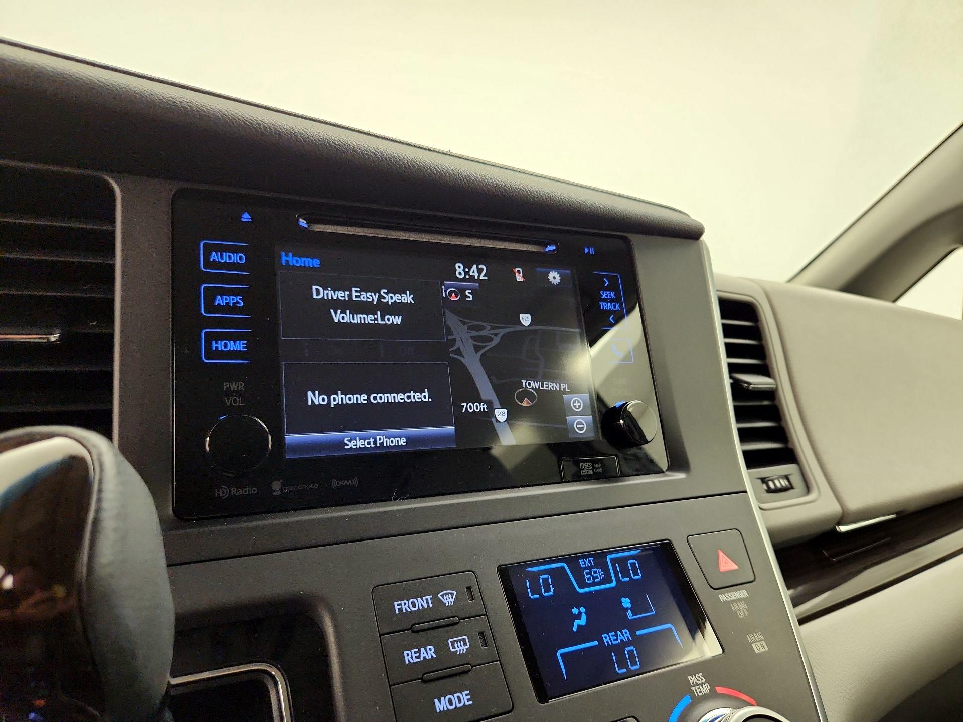 Thumbnail: 2017 Toyota Sienna - 16