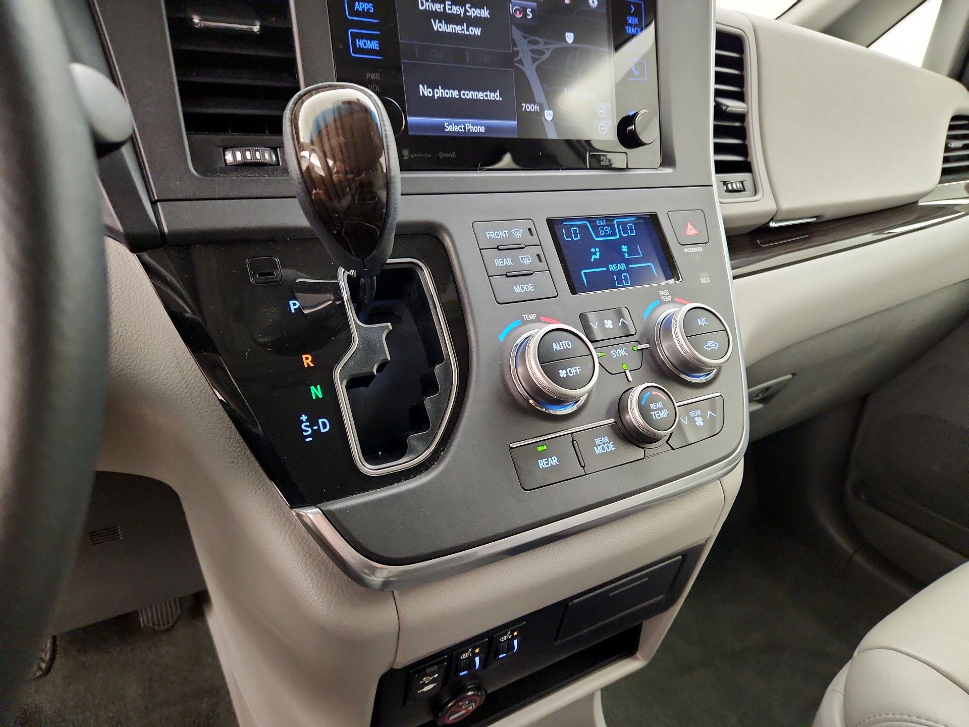 Thumbnail: 2017 Toyota Sienna - 18