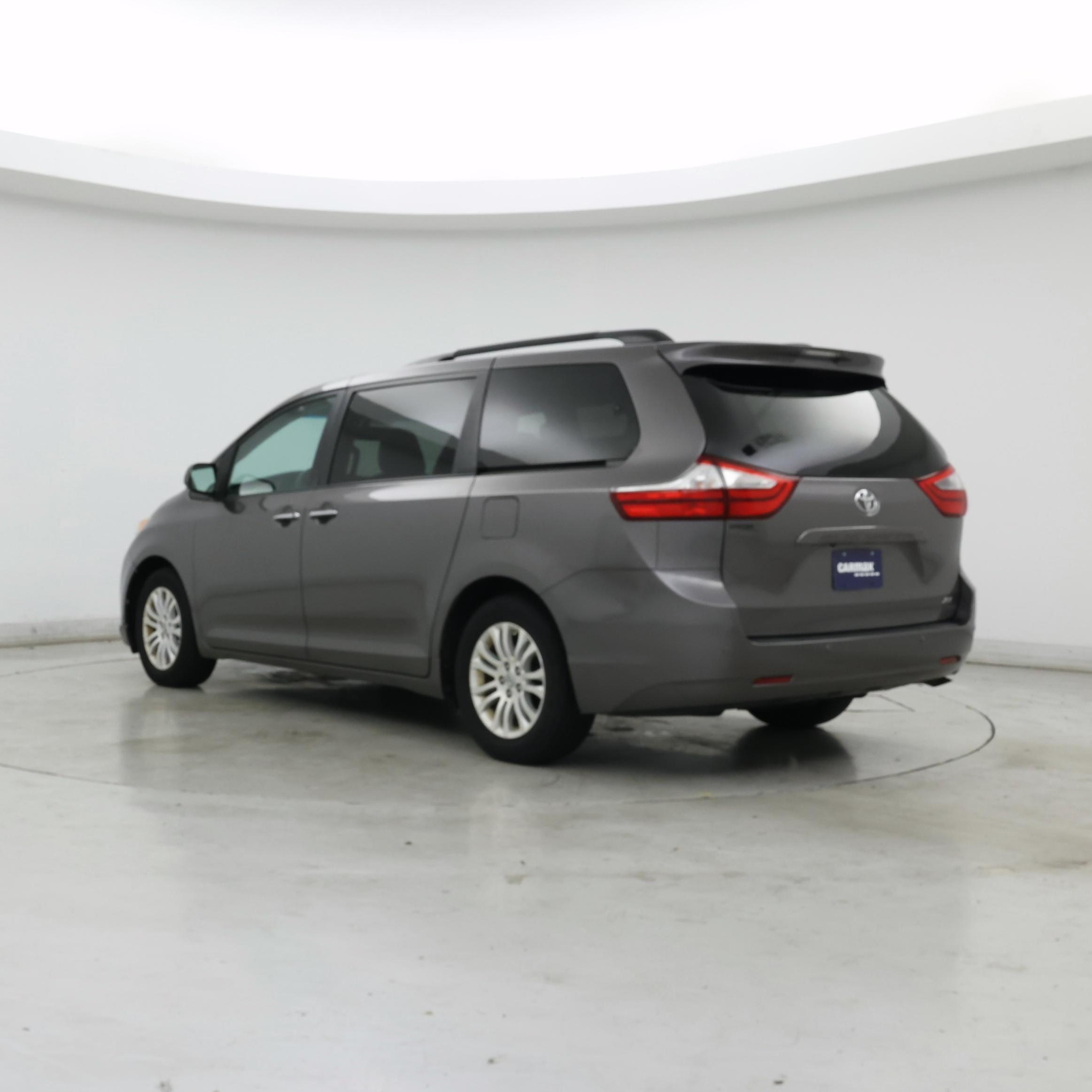 Thumbnail: 2017 Toyota Sienna - 2