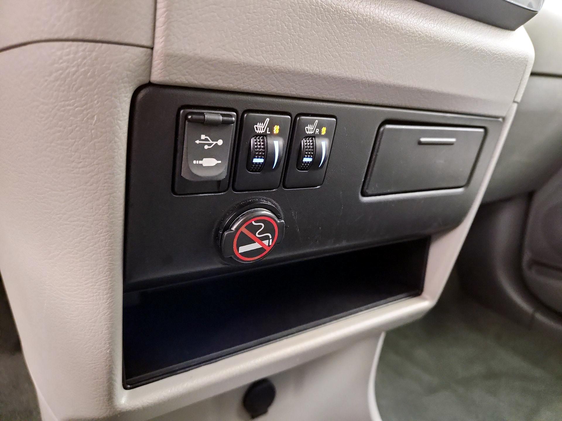 Thumbnail: 2017 Toyota Sienna - 19