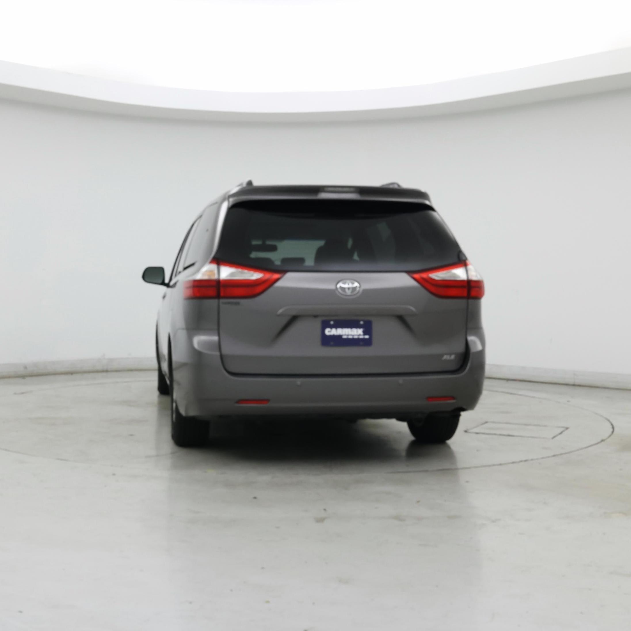 Thumbnail: 2017 Toyota Sienna - 6
