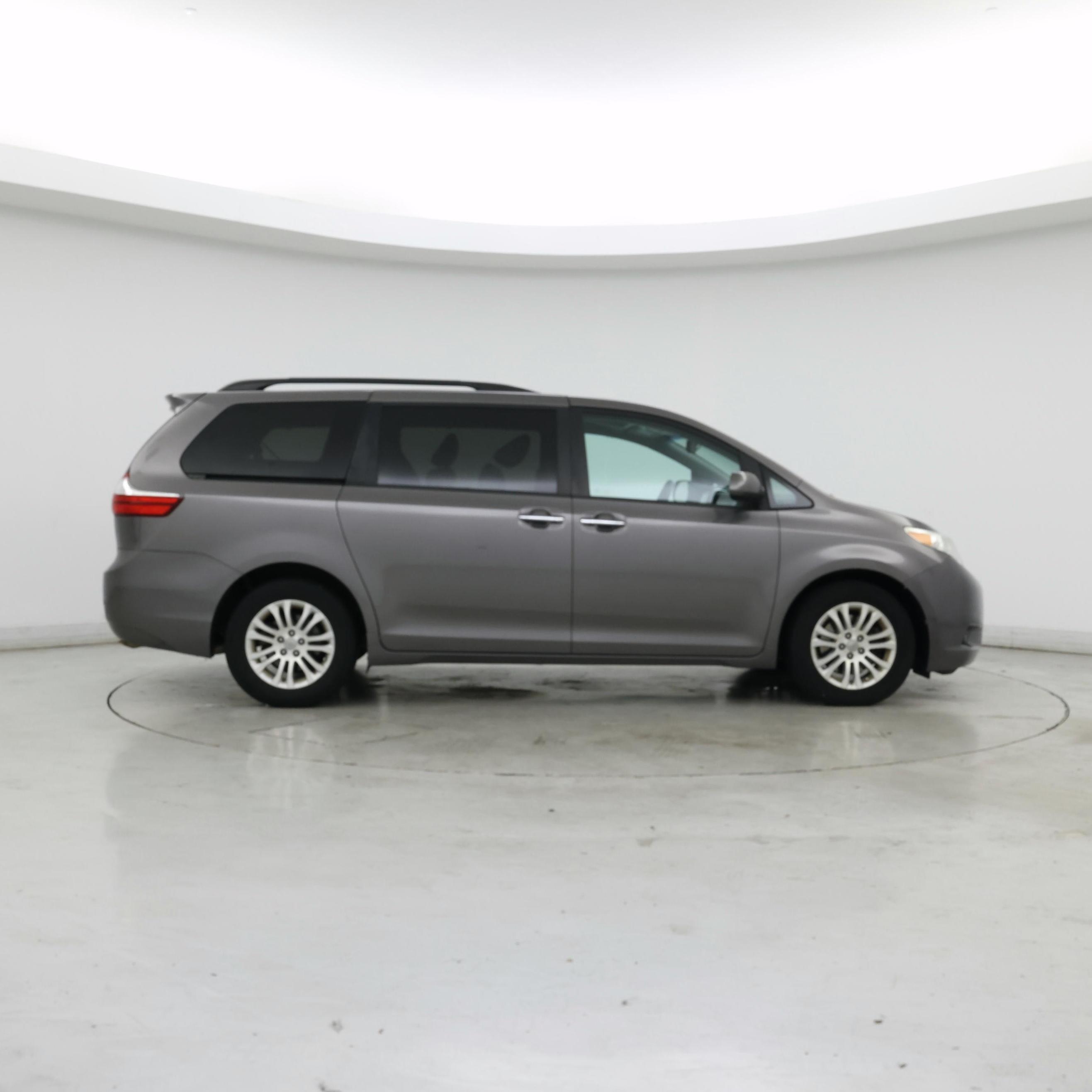 Thumbnail: 2017 Toyota Sienna - 7