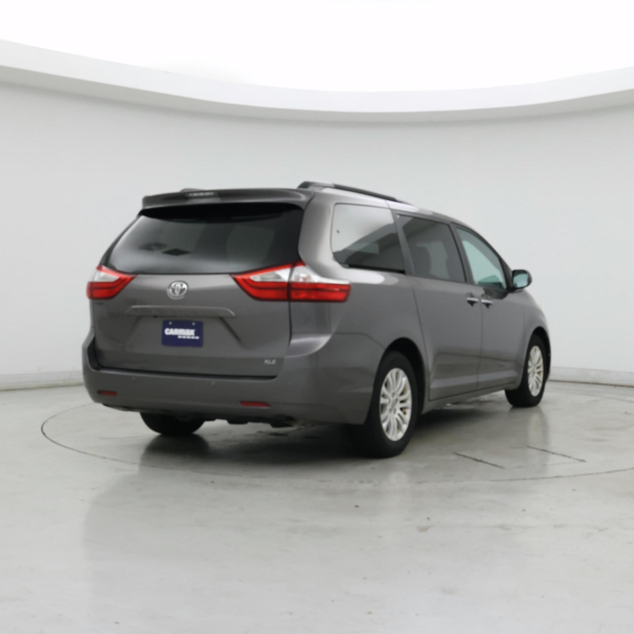 Thumbnail: 2017 Toyota Sienna - 8