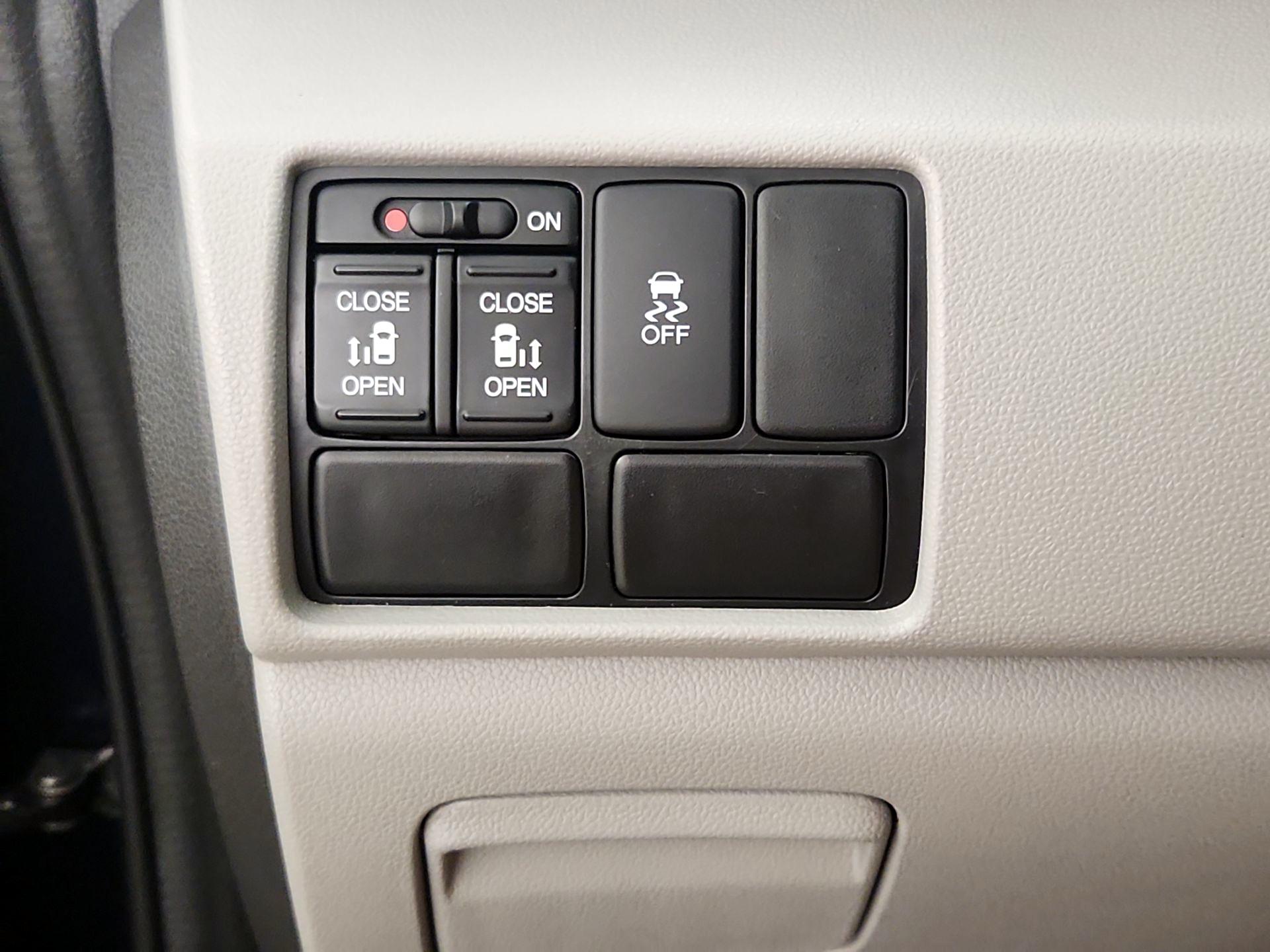 Thumbnail: 2014 Honda Odyssey - 13