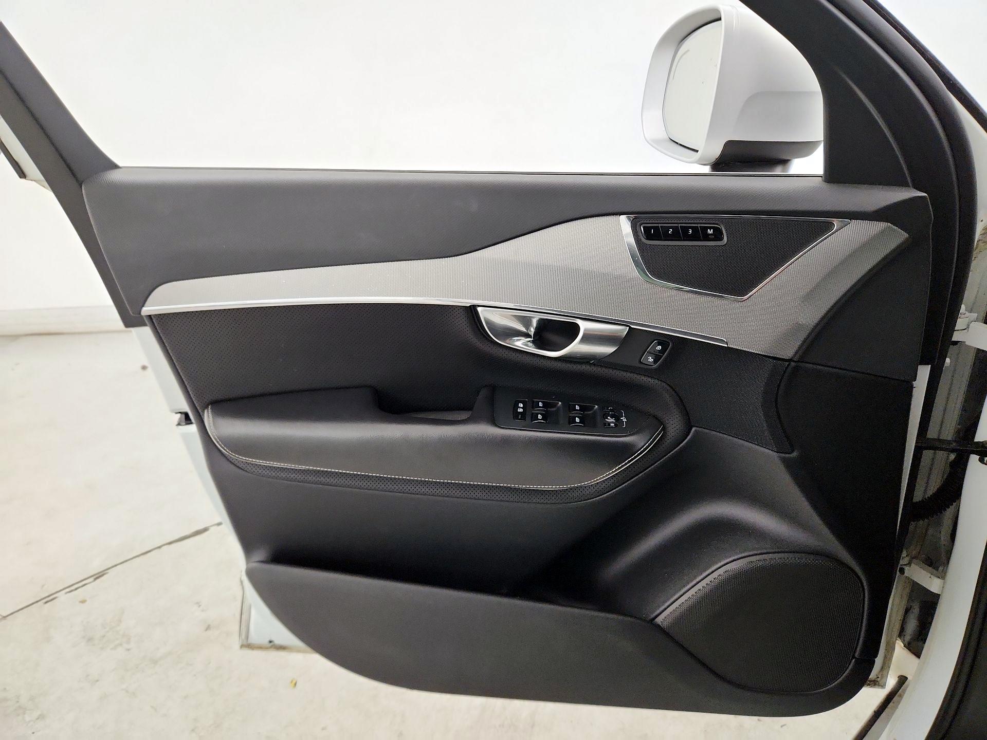 Thumbnail: 2017 Volvo XC90 - 12